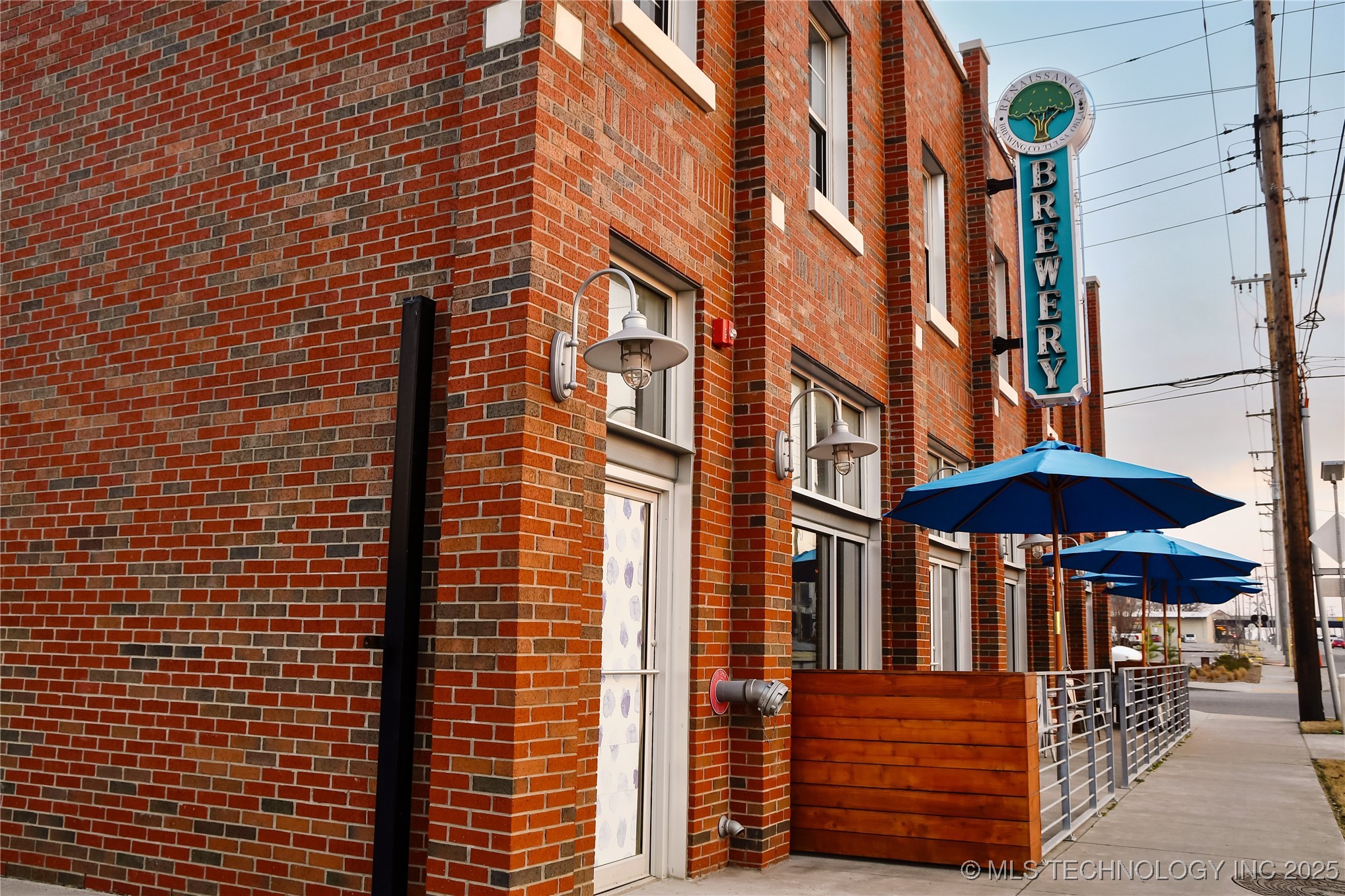 1147 S Lewis Avenue Property Photo 22