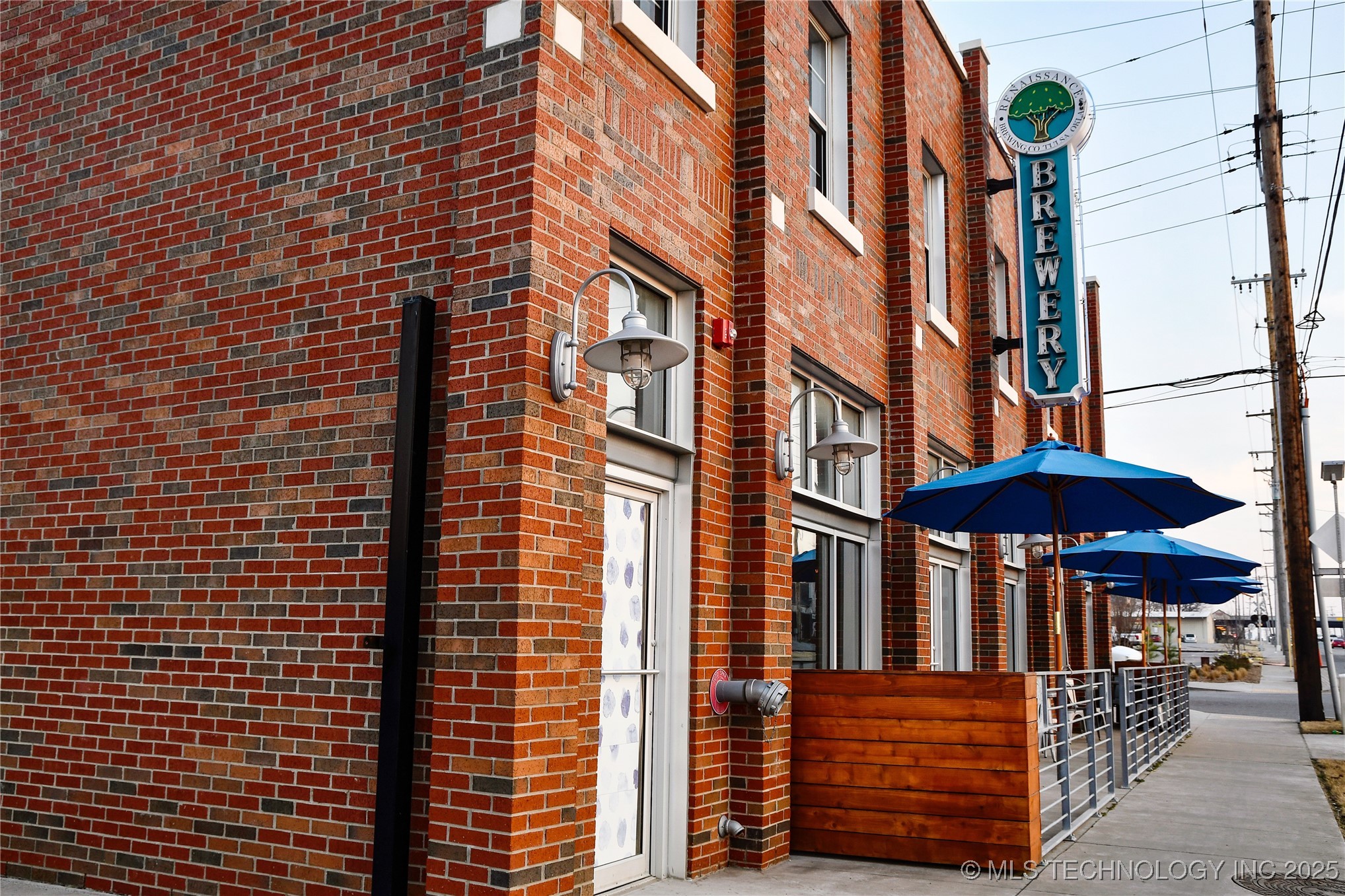 1147 S Lewis Avenue Property Photo 23