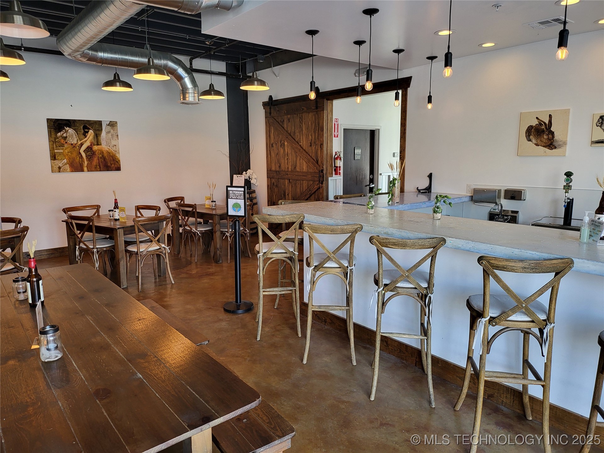 1147 S Lewis Avenue Property Photo 25