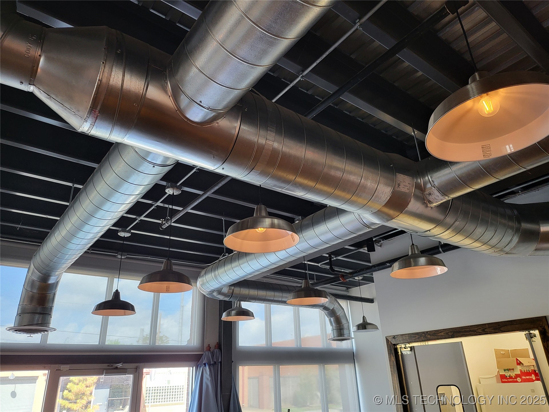 1147 S Lewis Avenue Property Photo 26