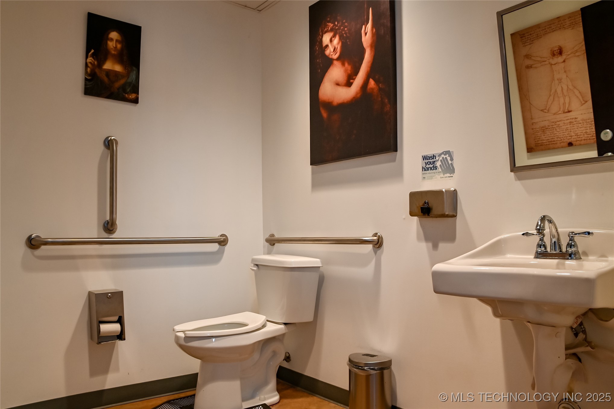 1147 S Lewis Avenue Property Photo 28