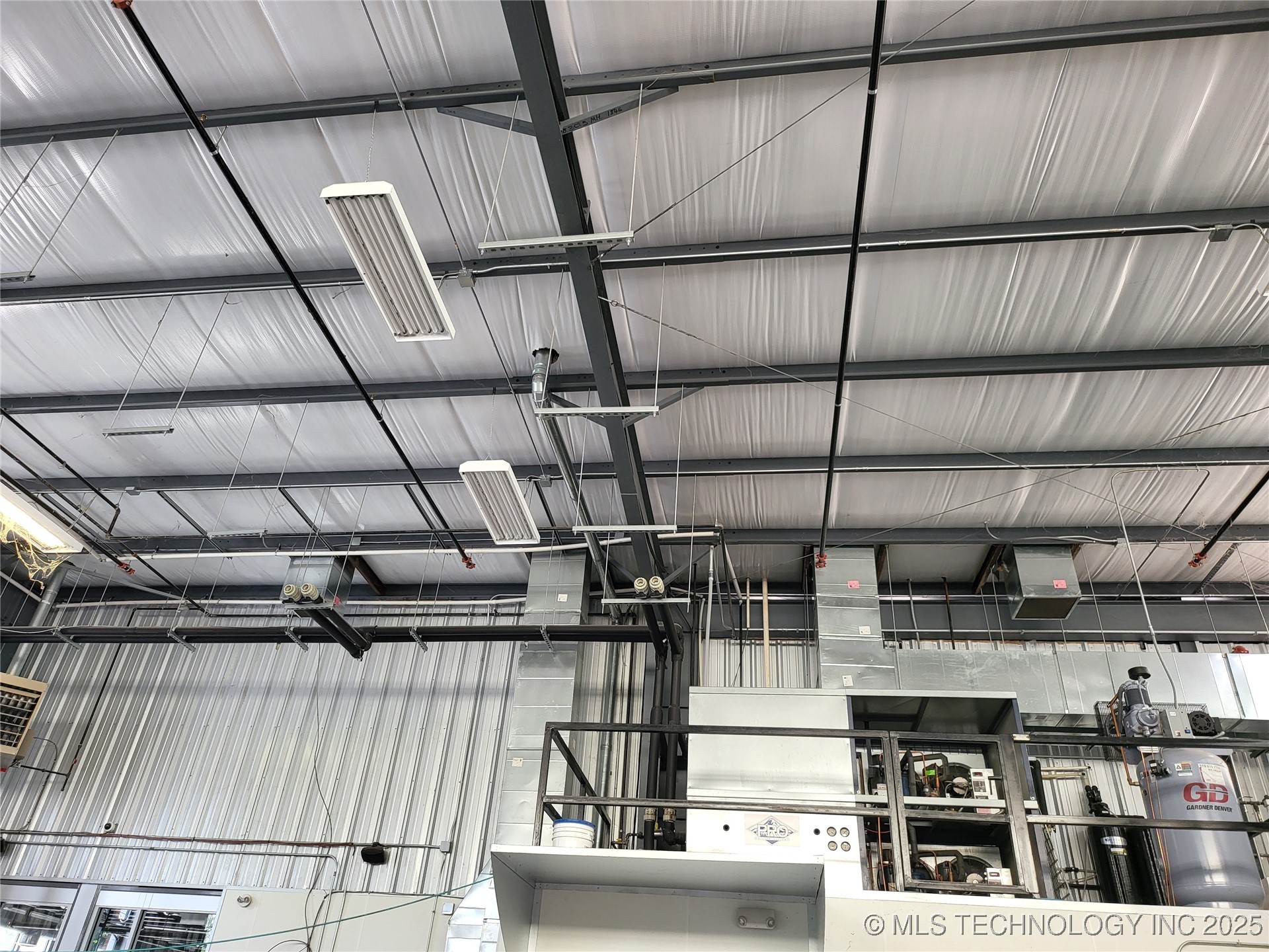 1147 S Lewis Avenue Property Photo 33