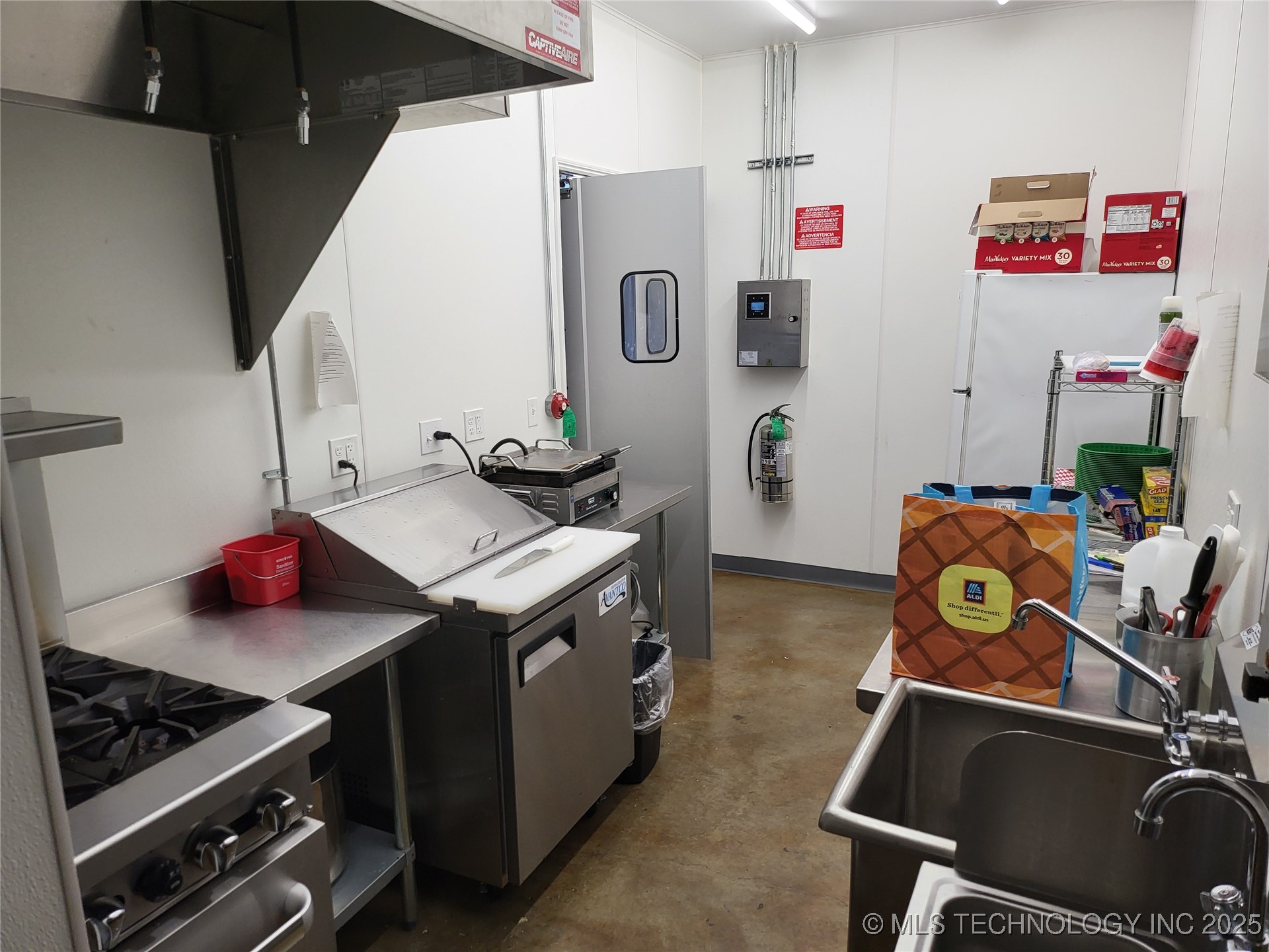 1147 S Lewis Avenue Property Photo 38