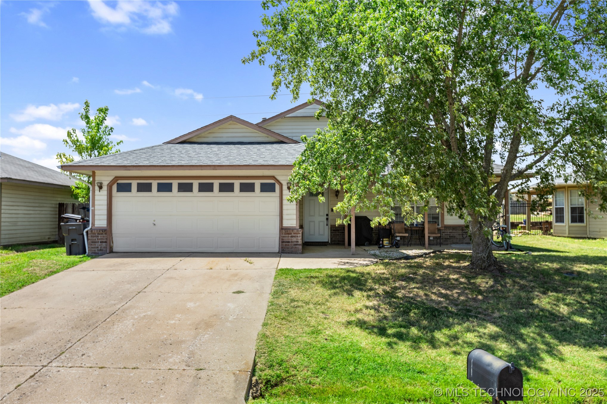 24922 S Heartwood Drive Property Photo 1