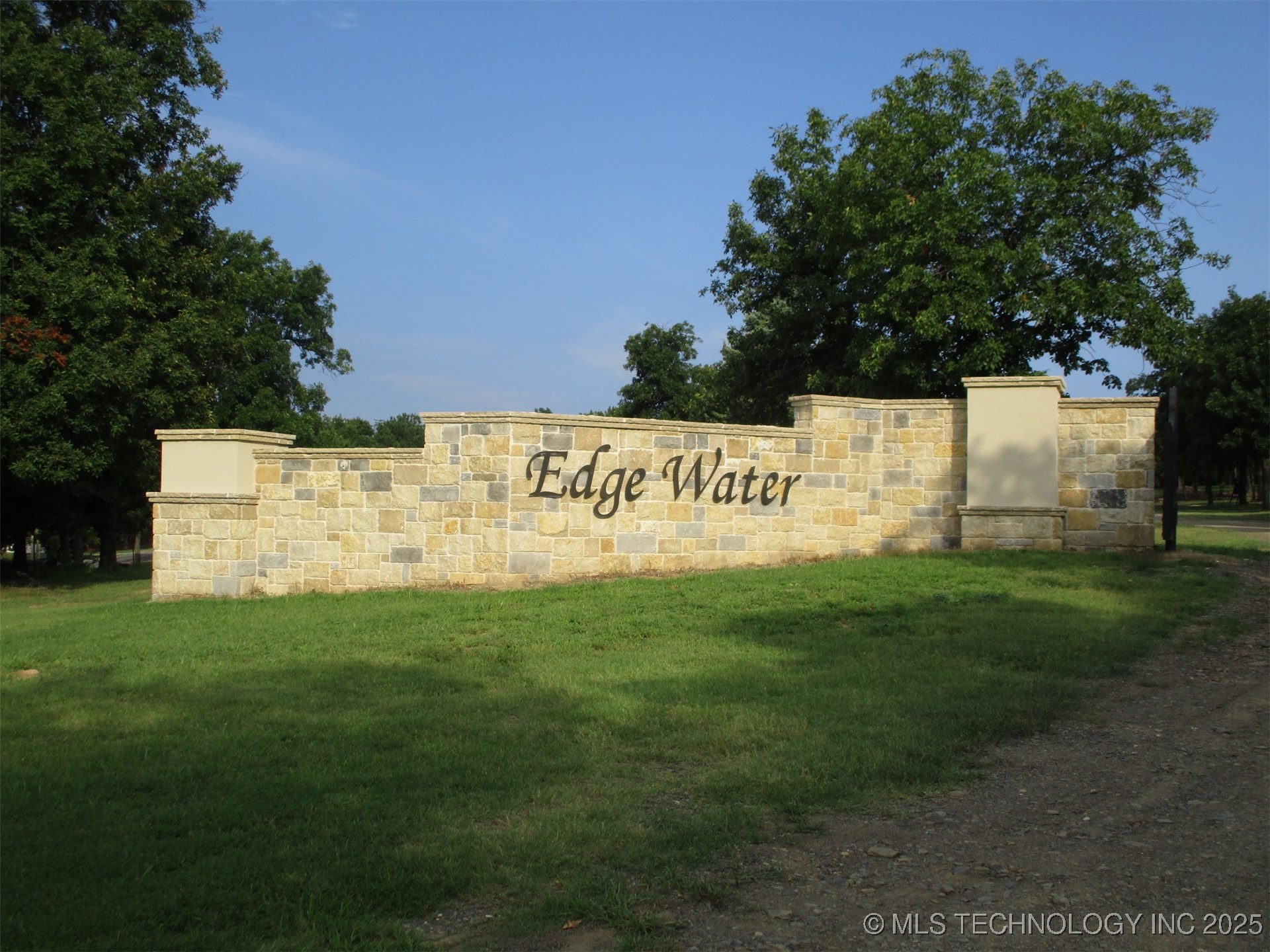 66 Edge Water Road Property Photo 5