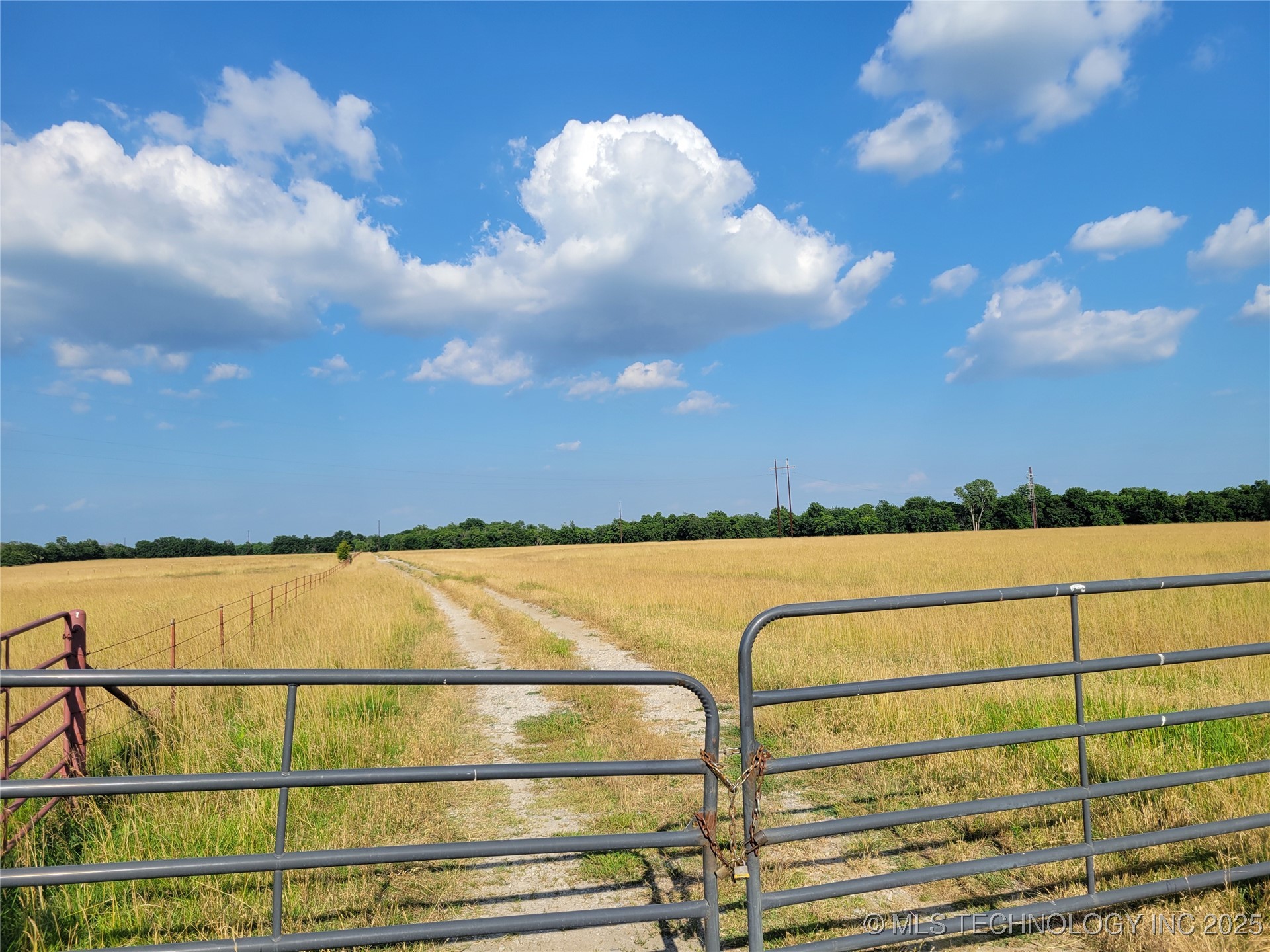 11027 N Yale Avenue Property Photo 6