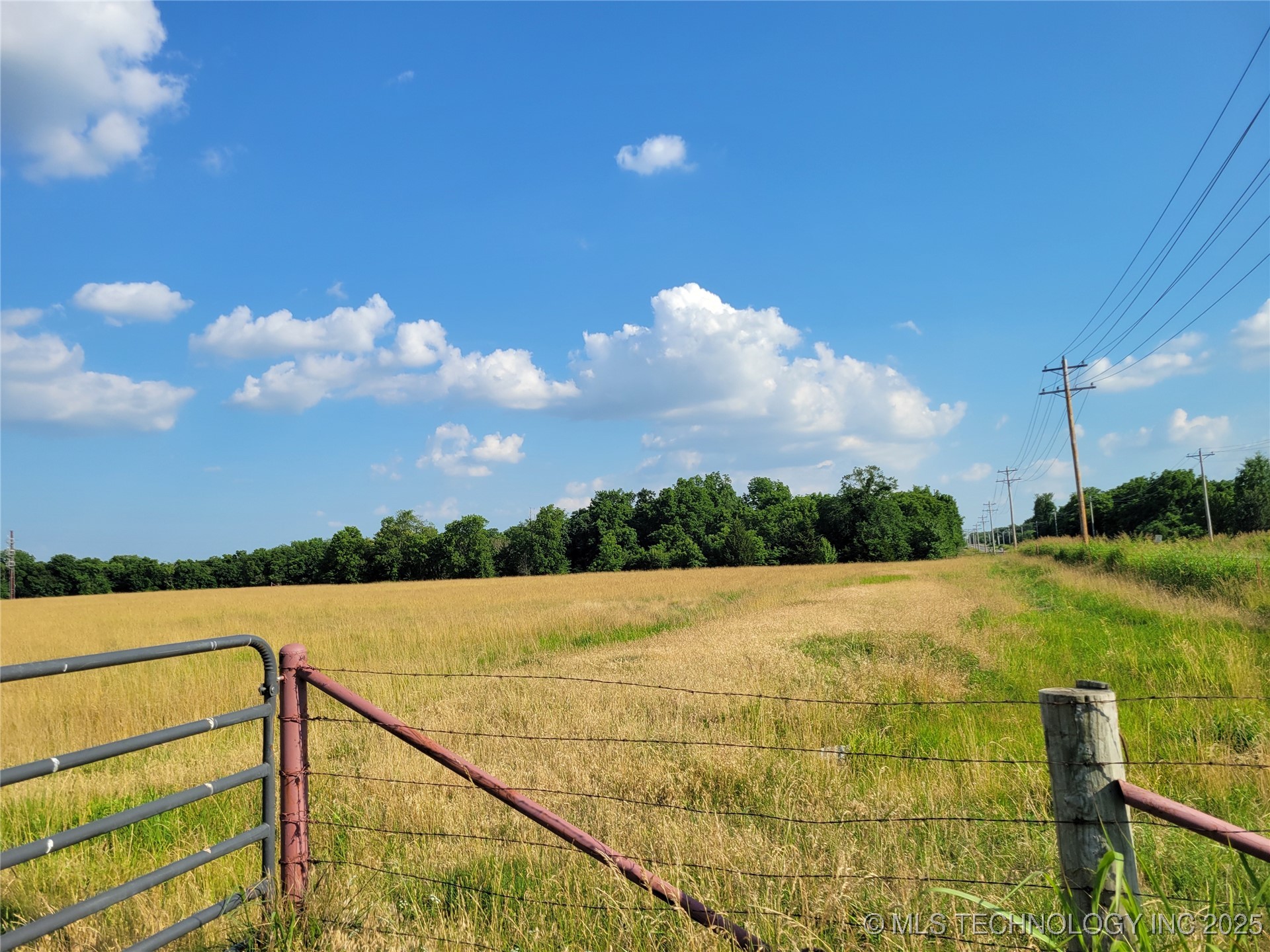 11027 N Yale Avenue Property Photo 7