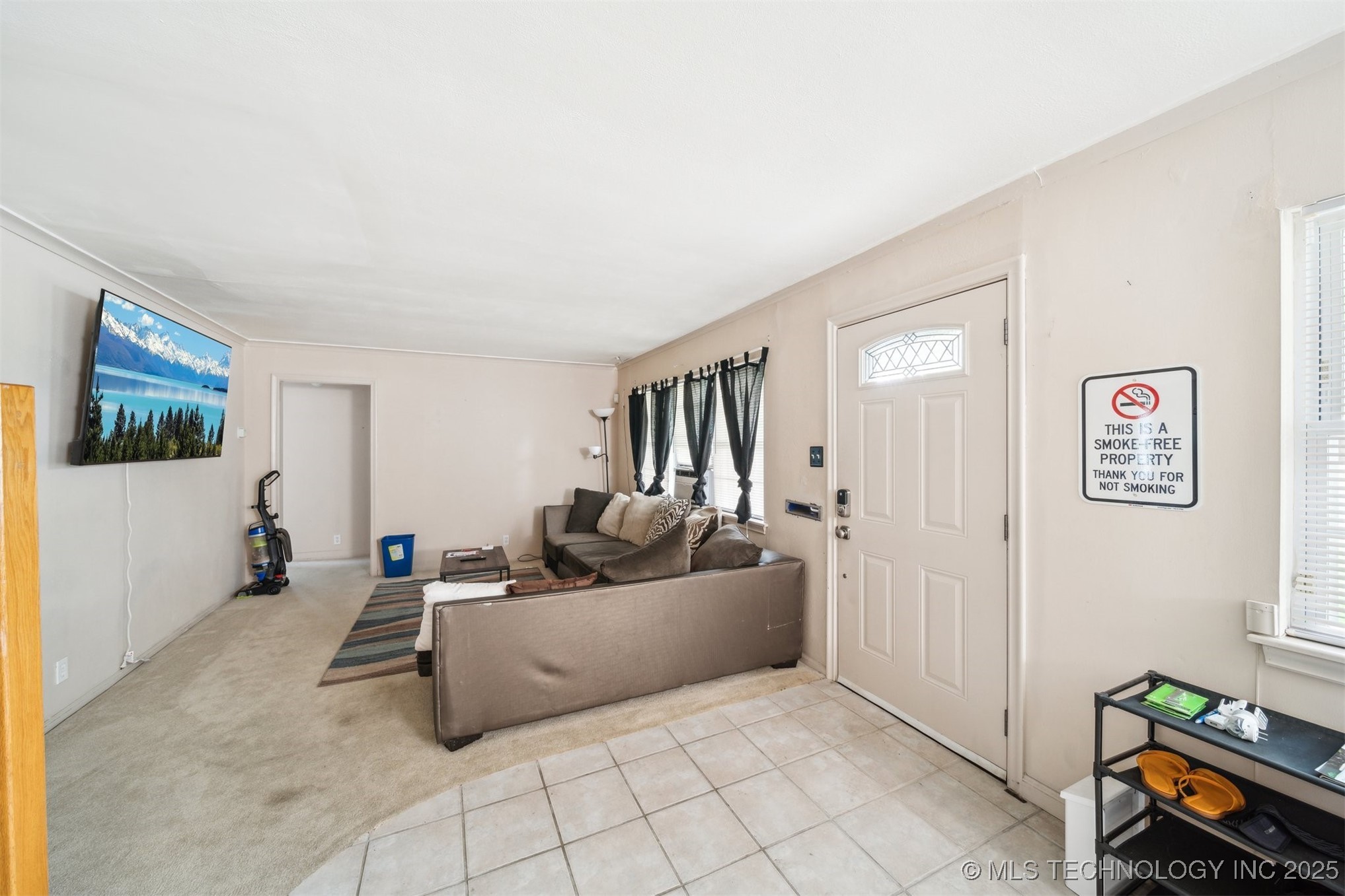 1525 N College Avenue Property Photo 2