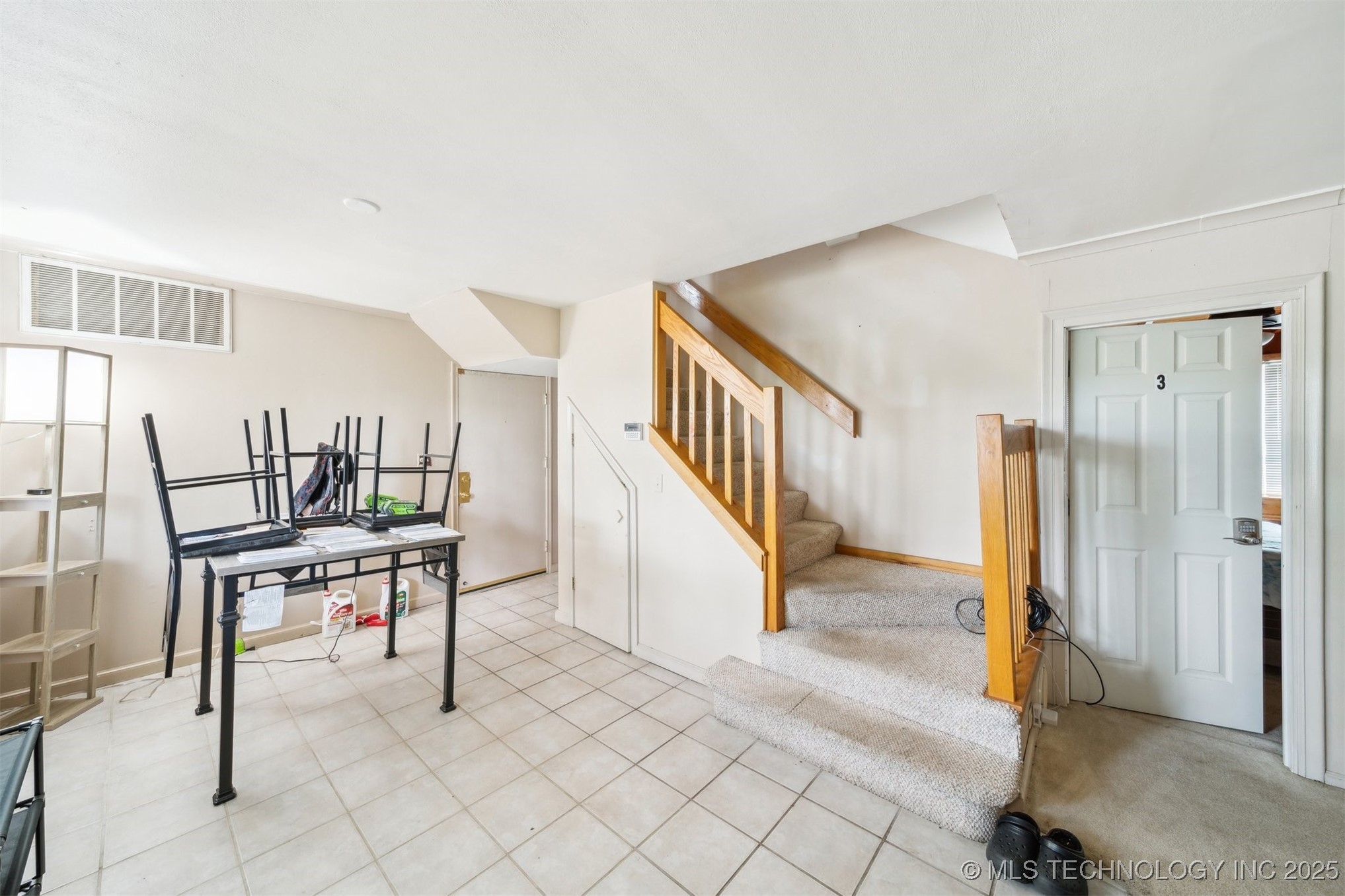 1525 N College Avenue Property Photo 4