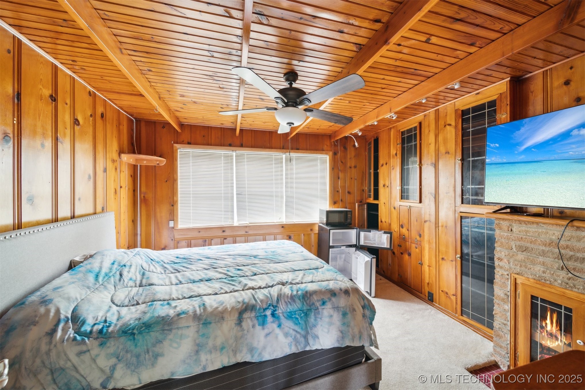 1525 N College Avenue Property Photo 6