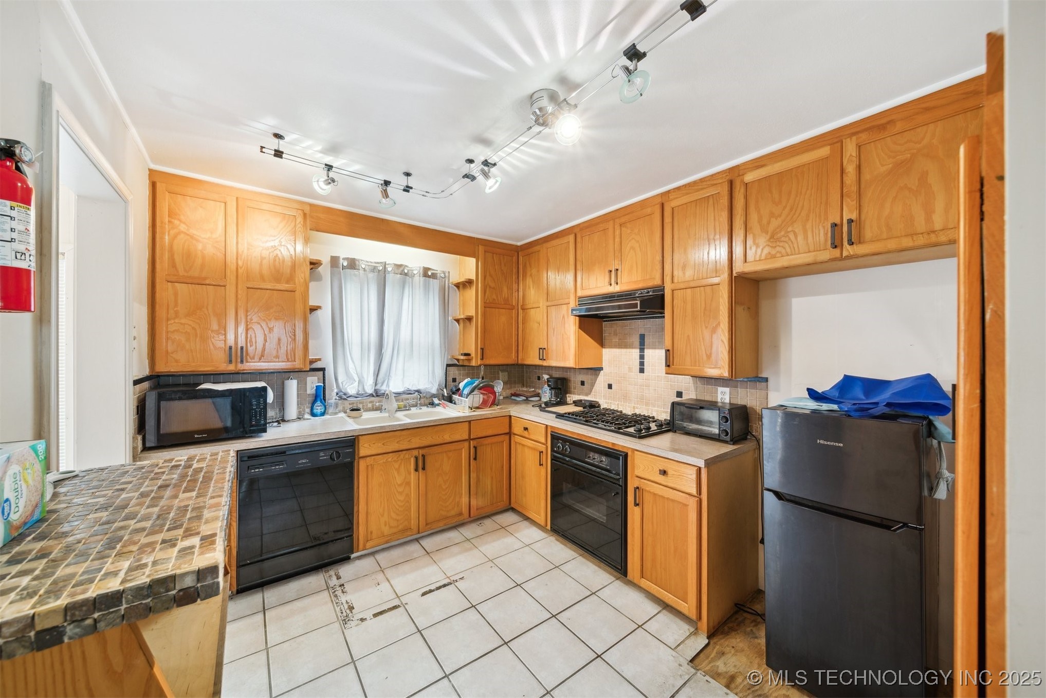 1525 N College Avenue Property Photo 7