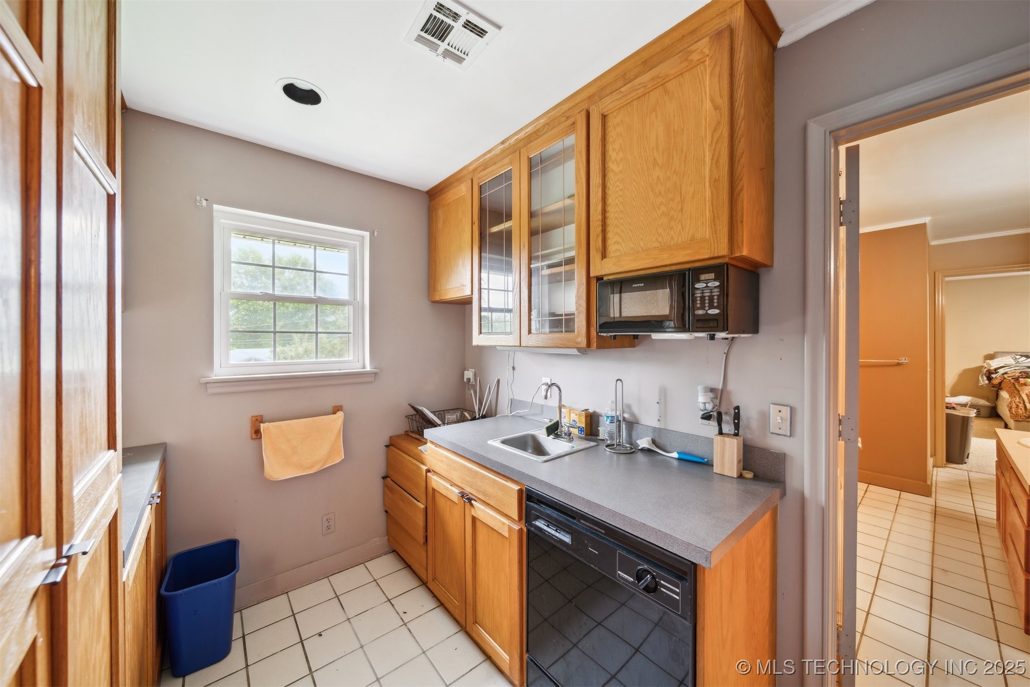 1525 N College Avenue Property Photo 12