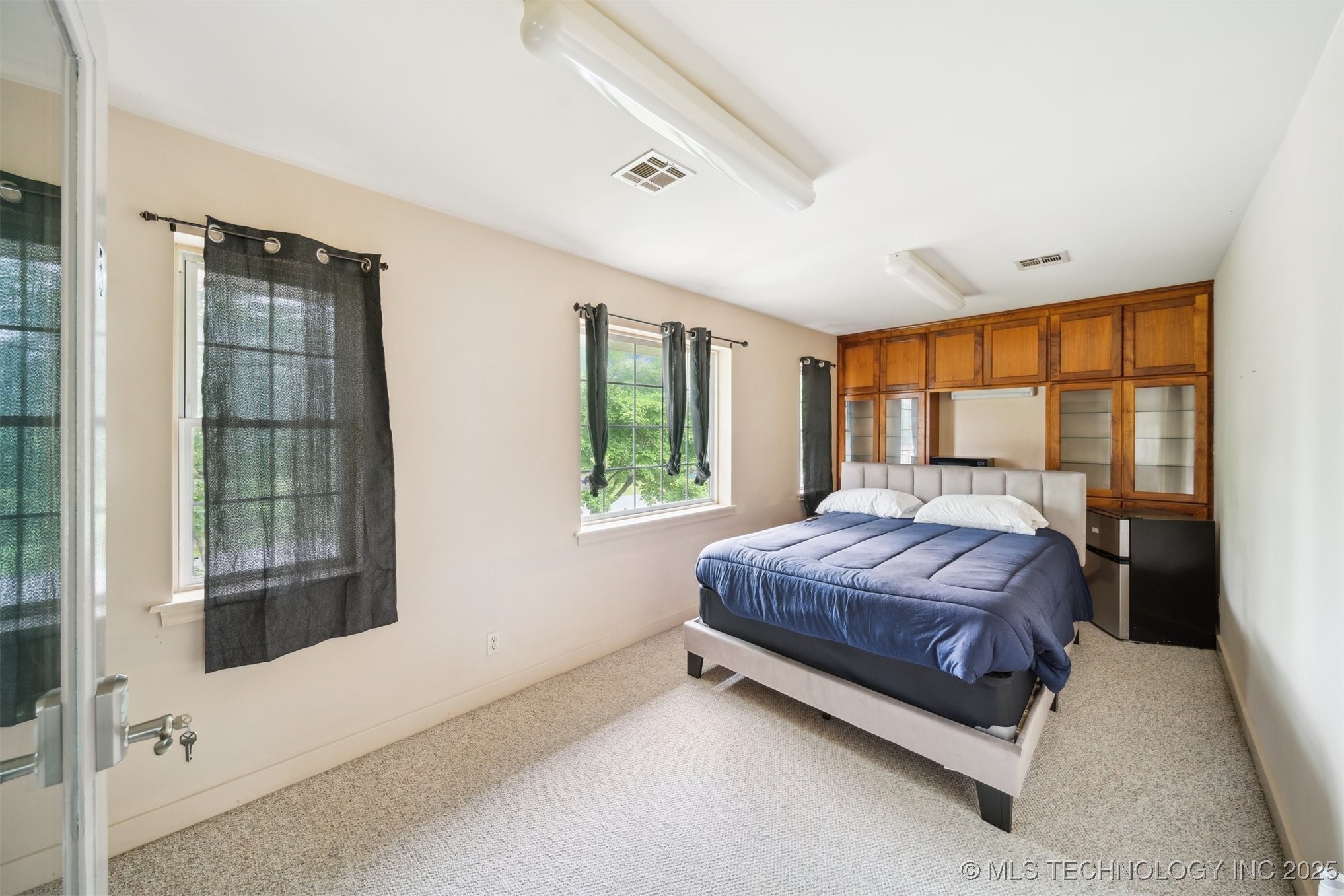 1525 N College Avenue Property Photo 16