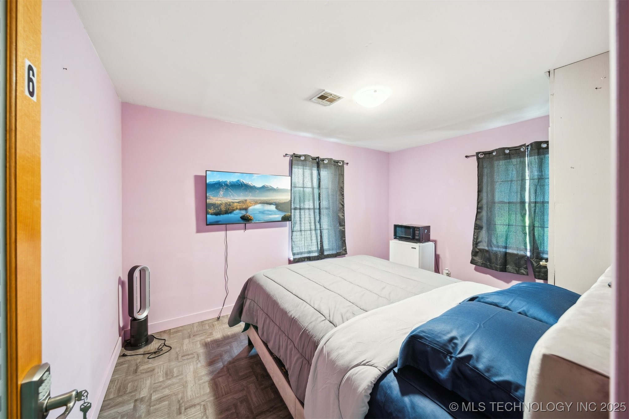 1525 N College Avenue Property Photo 17