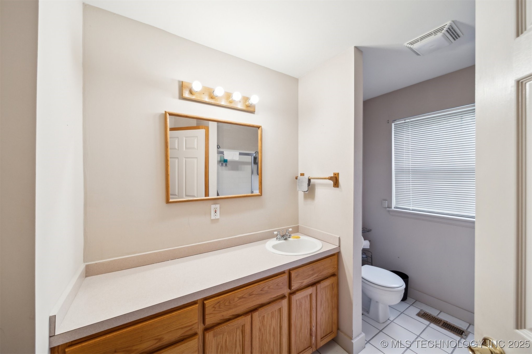 1525 N College Avenue Property Photo 19