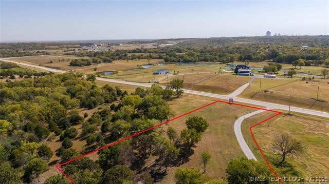 W 43rd Street N Property Photo 4