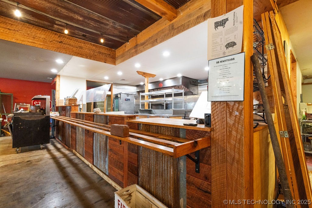 105 N Main Property Photo 5