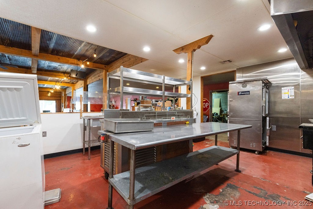 105 N Main Property Photo 6