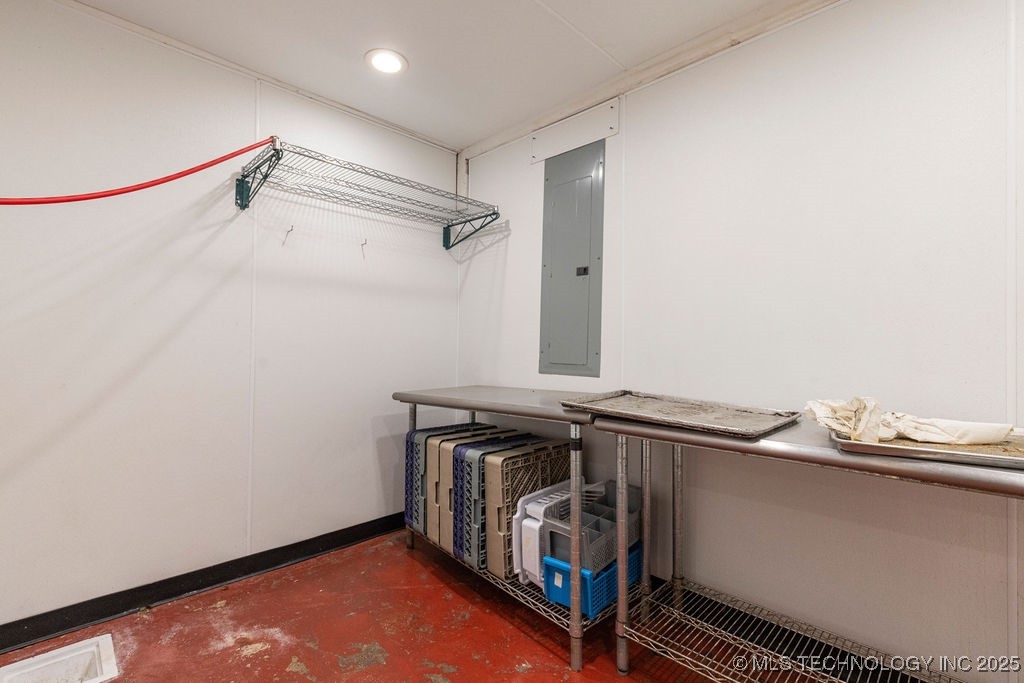 105 N Main Property Photo 17