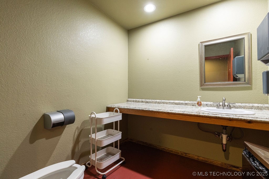 105 N Main Property Photo 24