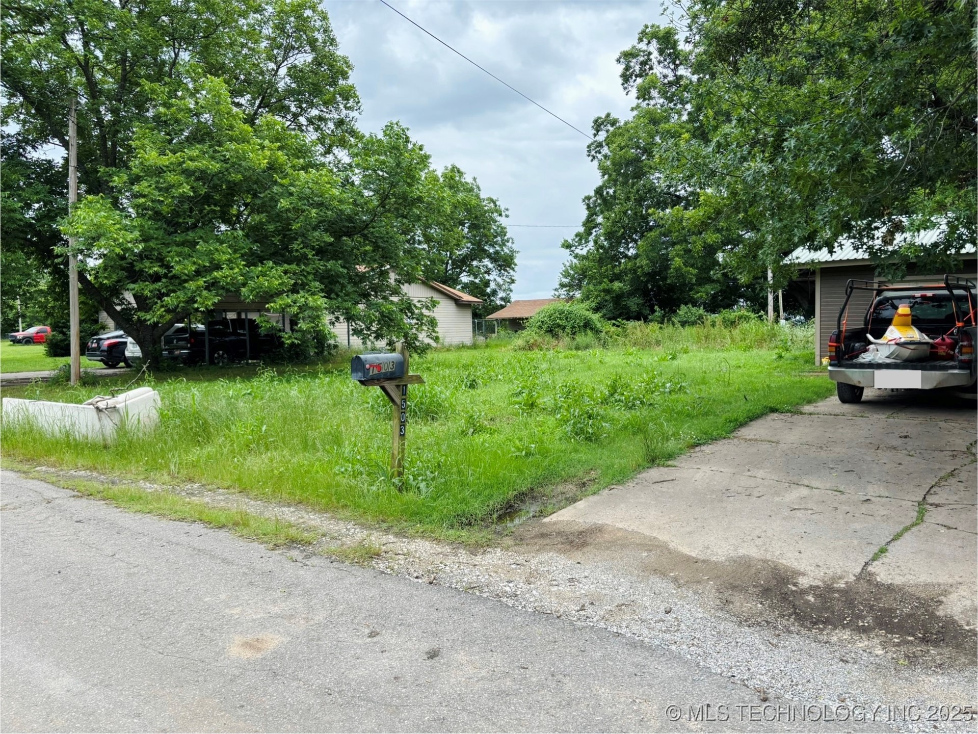 1503 Hillcrest Property Photo 3