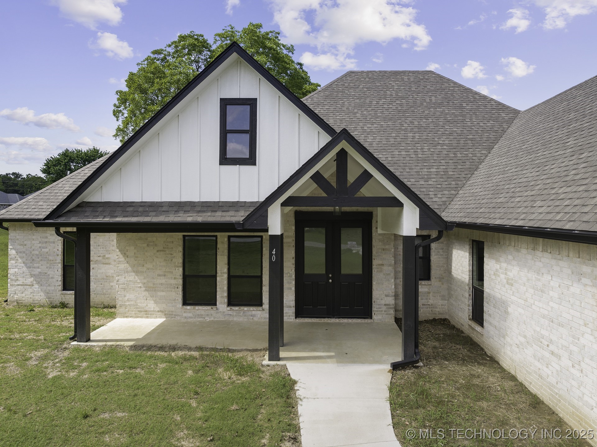 40 Whipperwill Street Property Photo 2