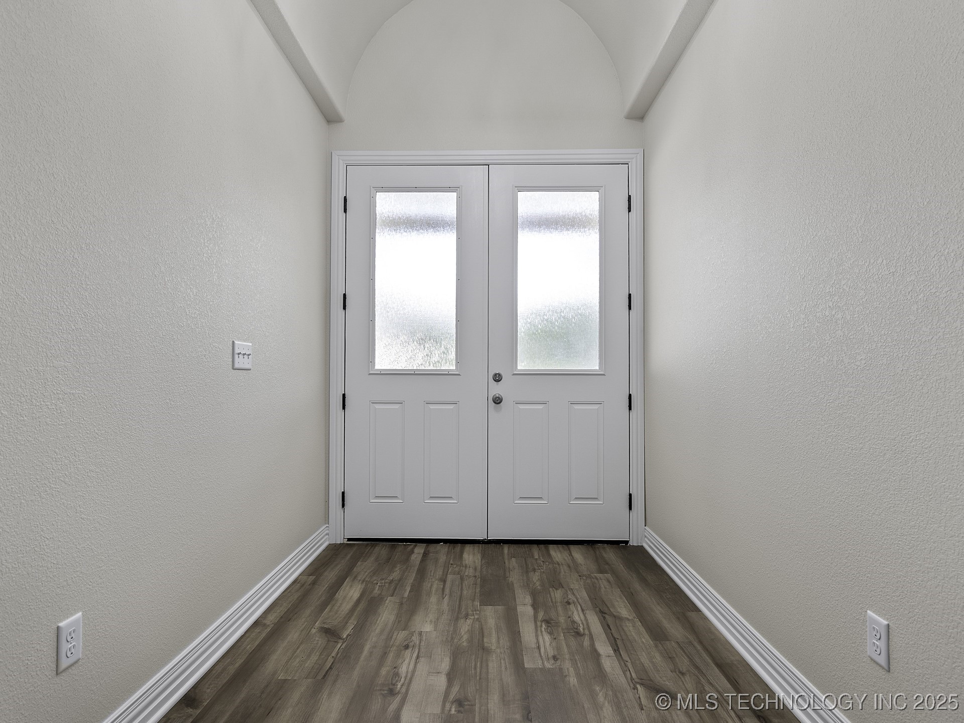 40 Whipperwill Street Property Photo 3