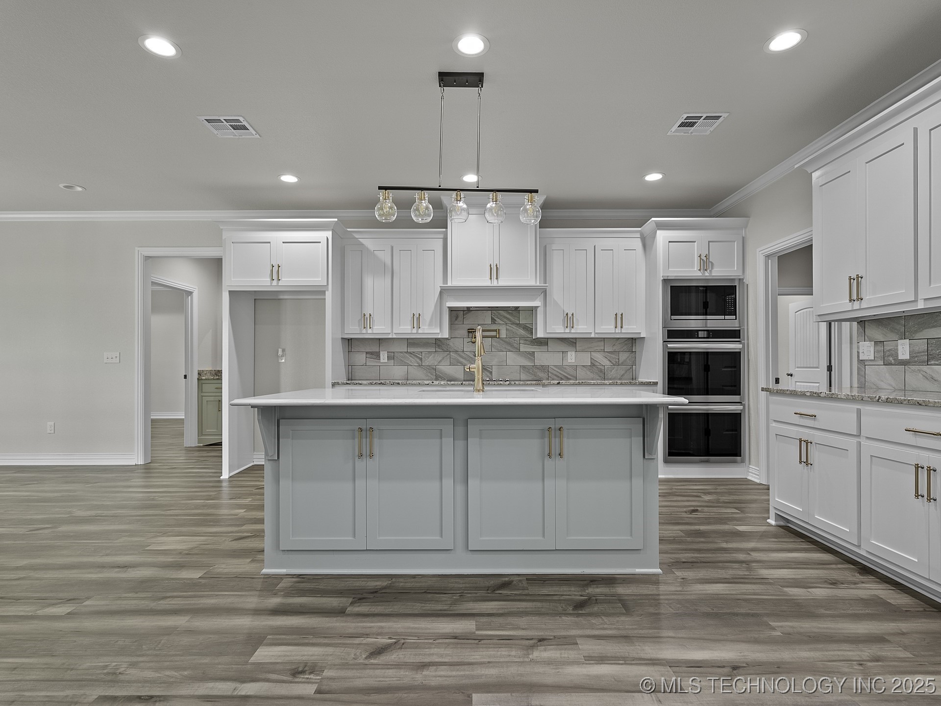 40 Whipperwill Street Property Photo 8