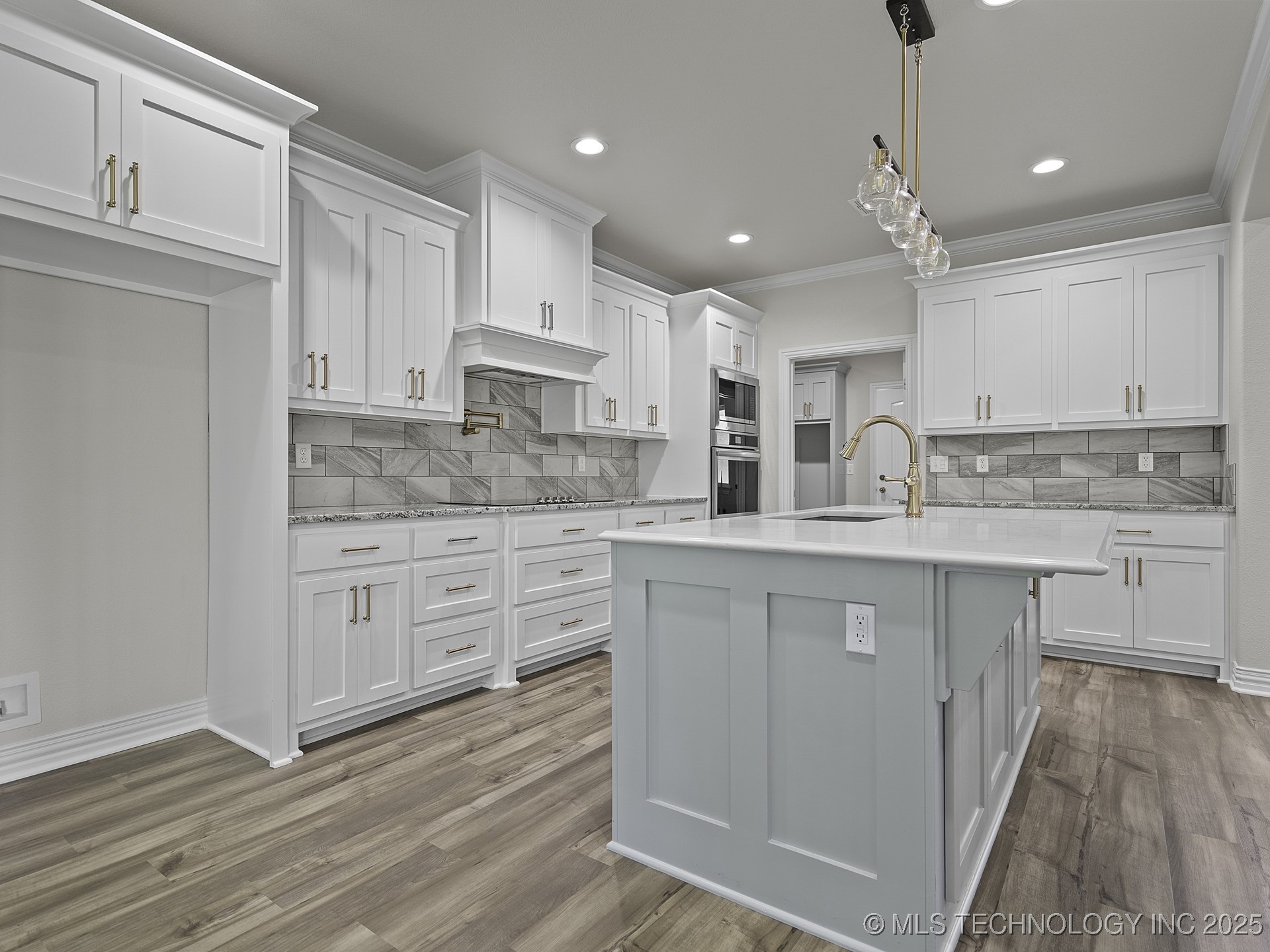 40 Whipperwill Street Property Photo 9