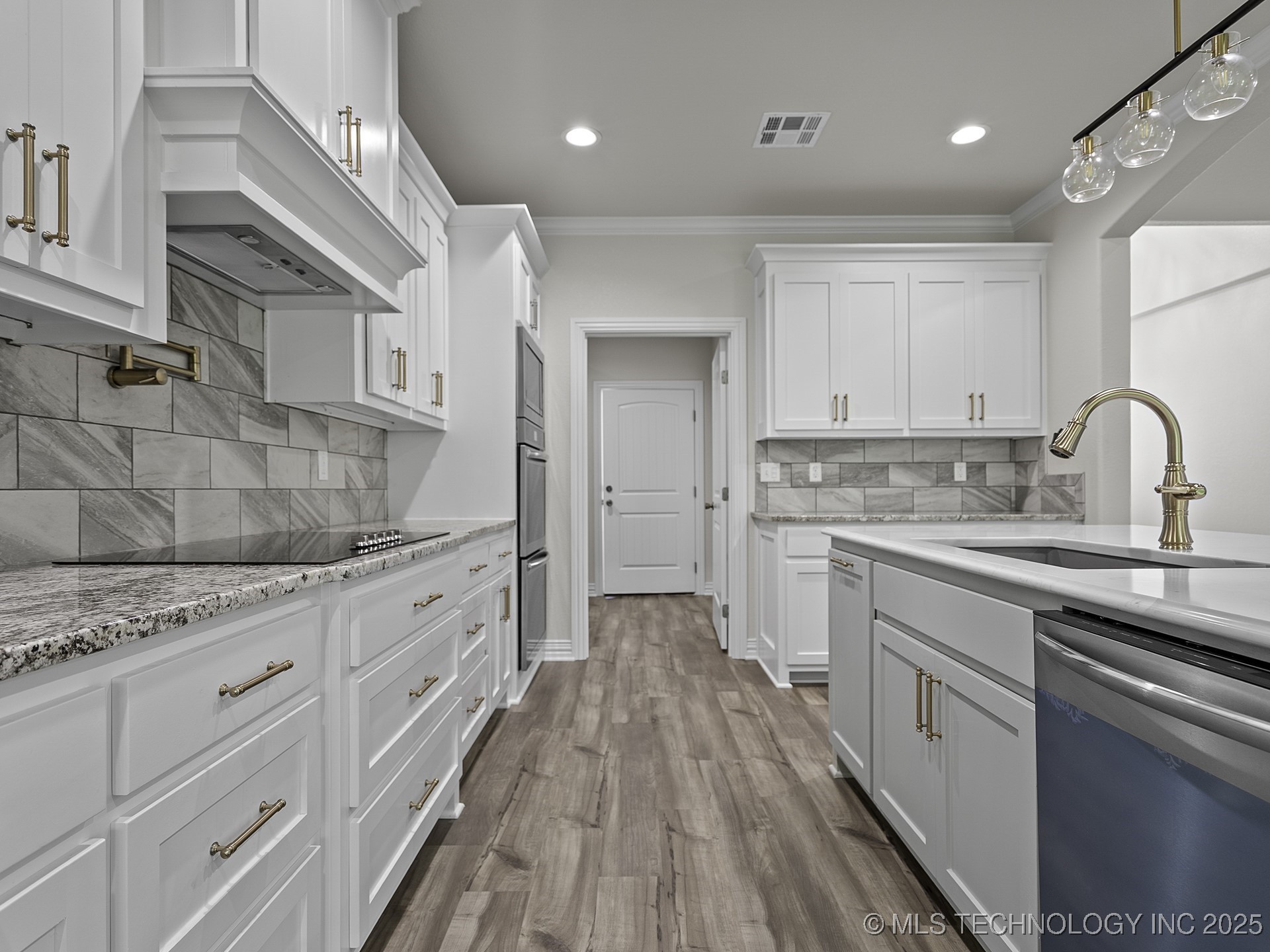 40 Whipperwill Street Property Photo 10