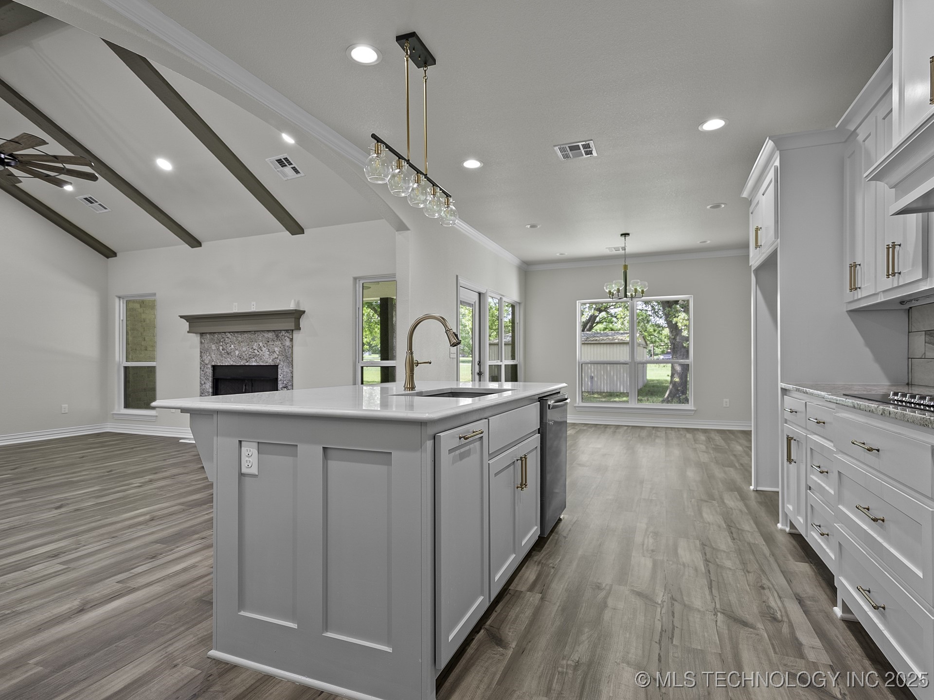 40 Whipperwill Street Property Photo 11