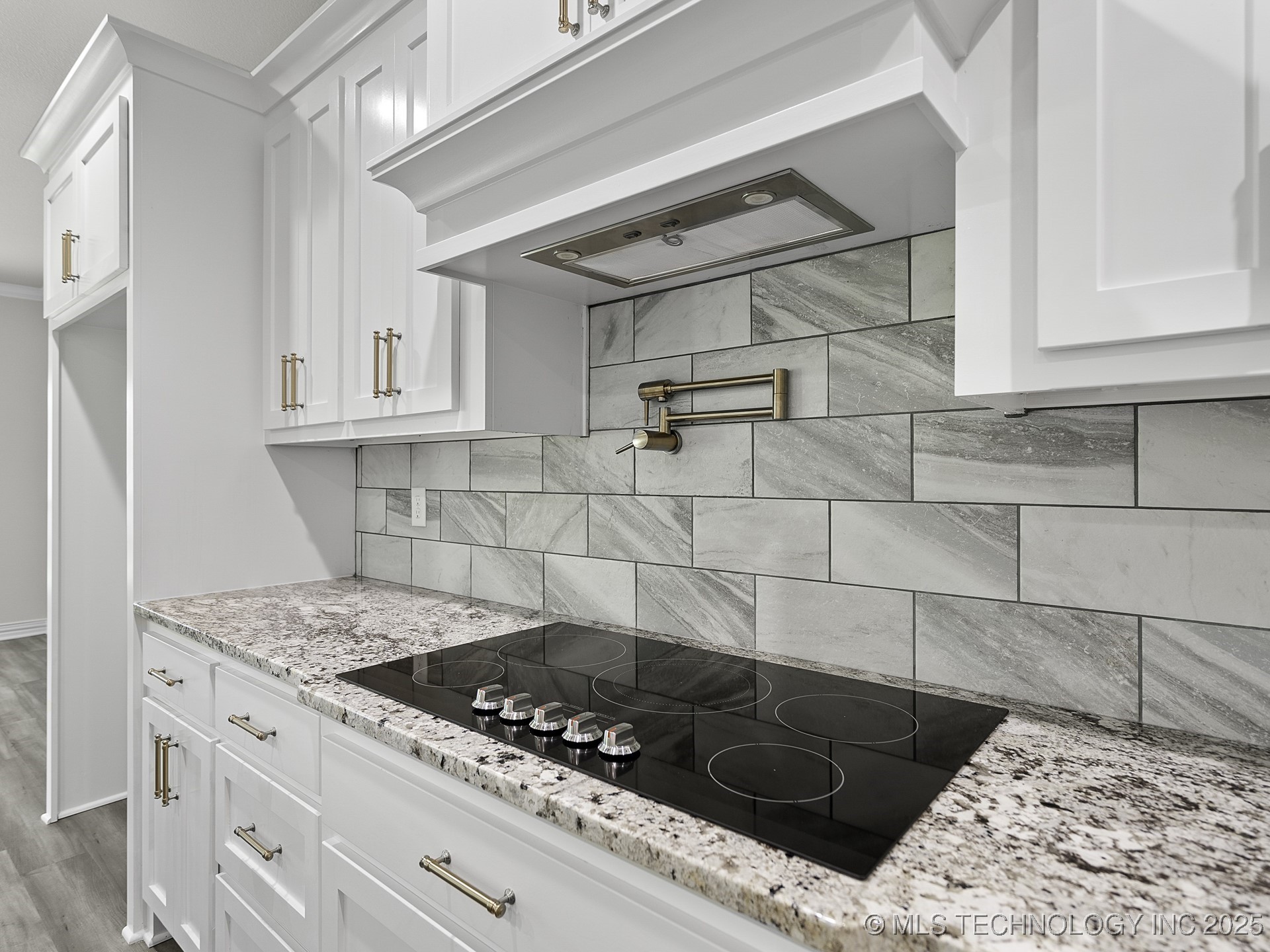 40 Whipperwill Street Property Photo 12