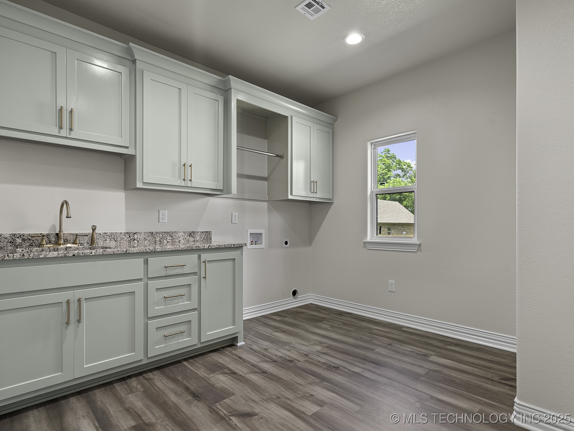 40 Whipperwill Street Property Photo 33