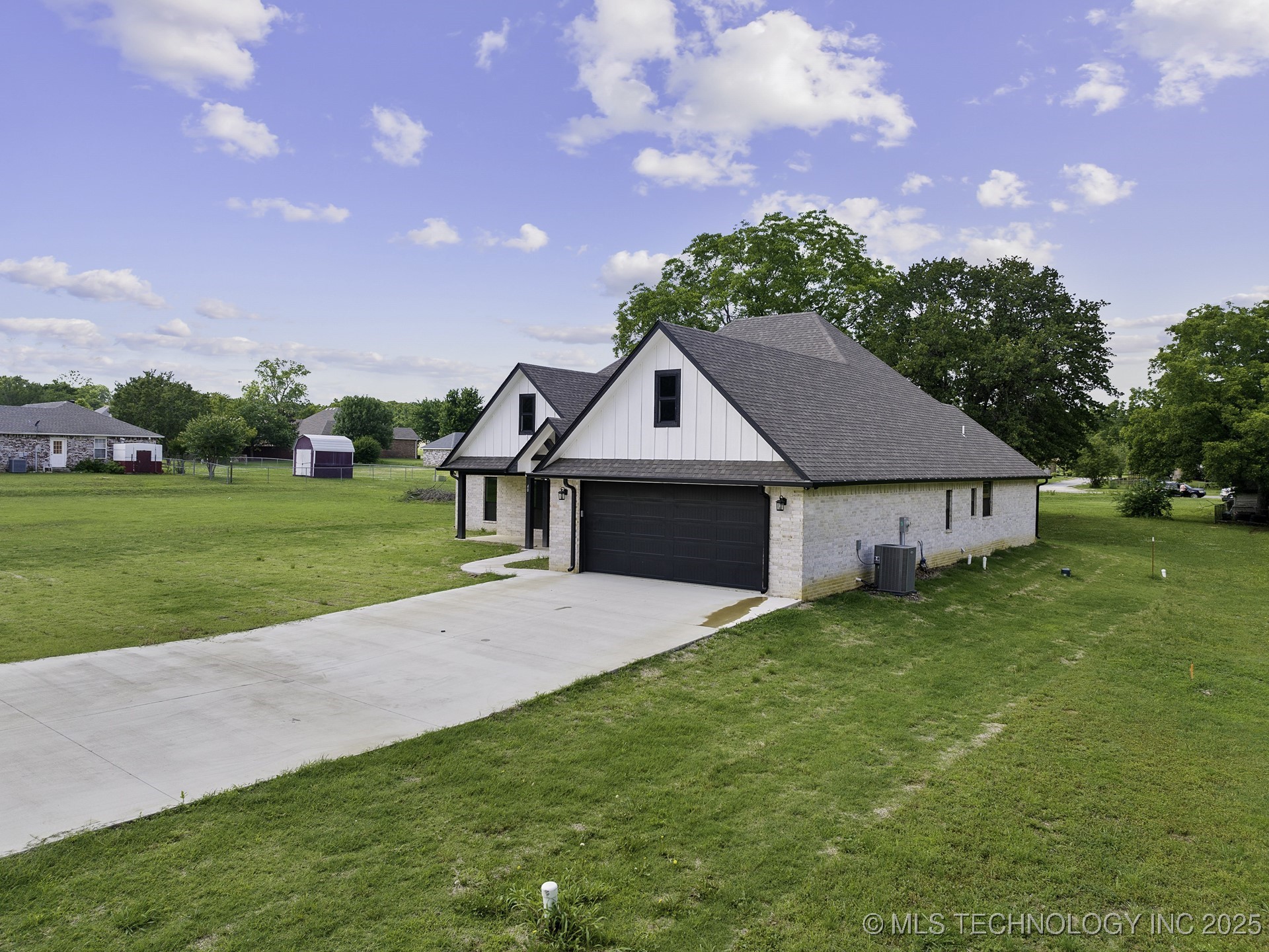 40 Whipperwill Street Property Photo 35