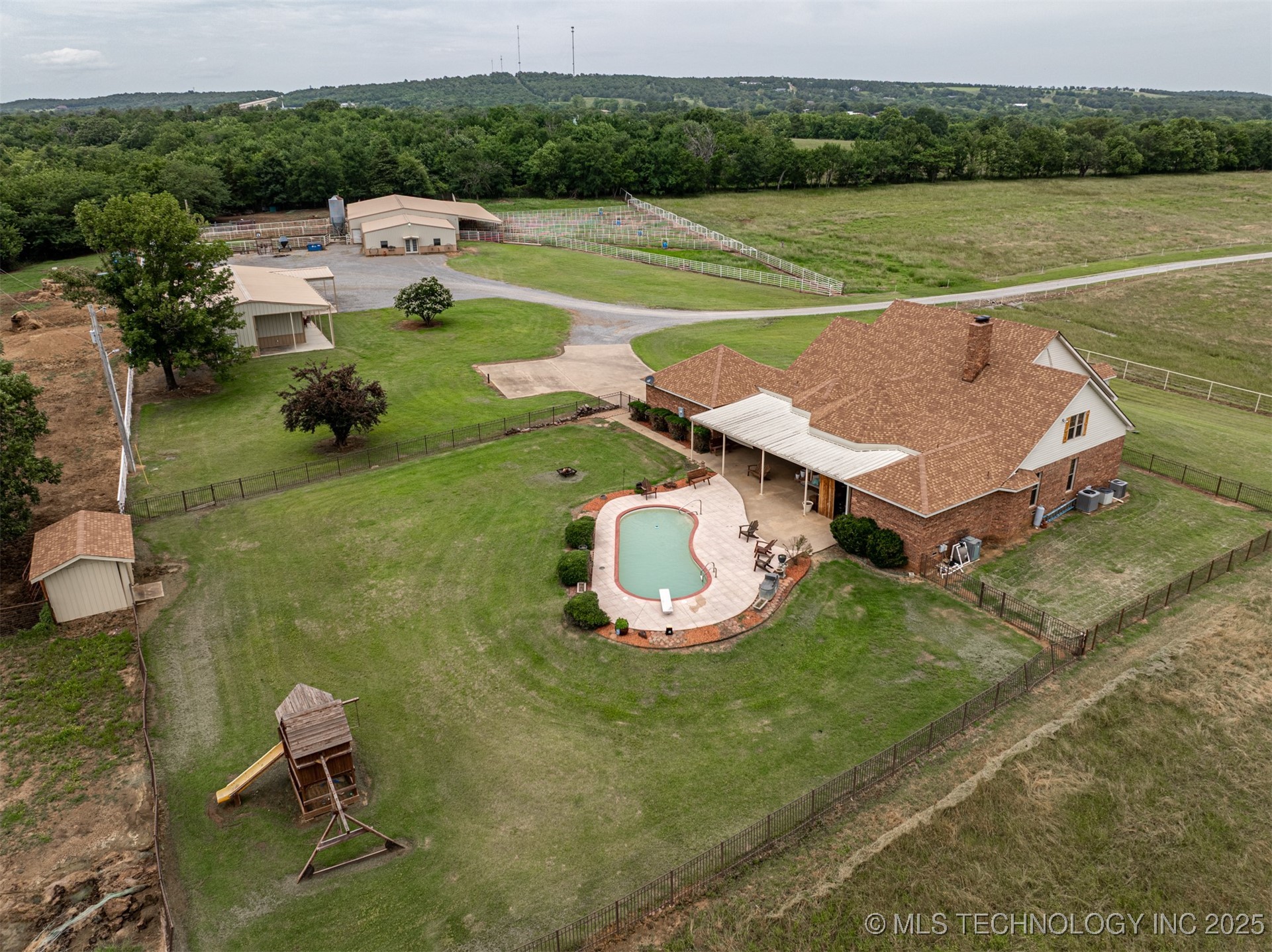 498 Big Horn Property Photo 3