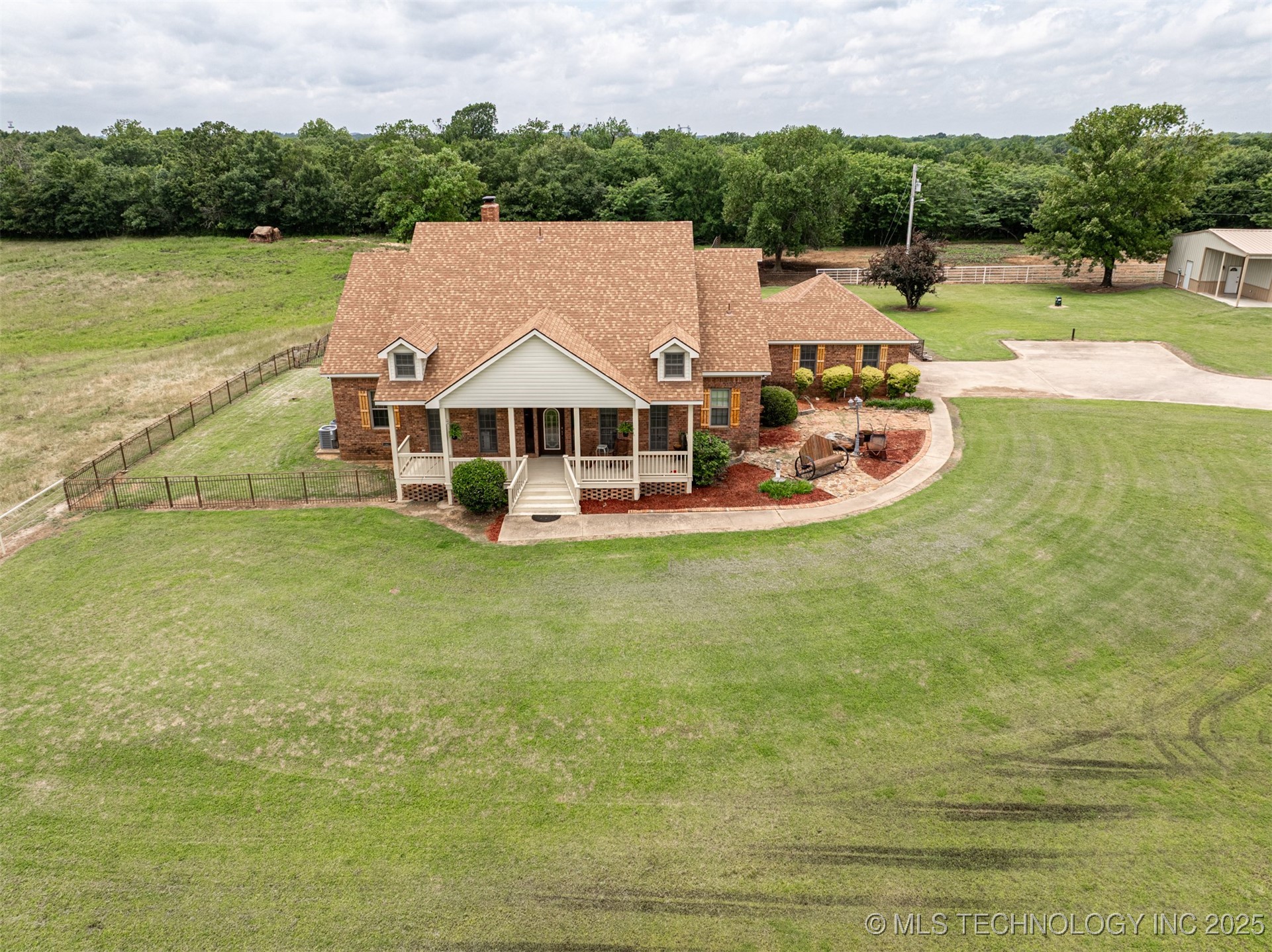 498 Big Horn Property Photo 4