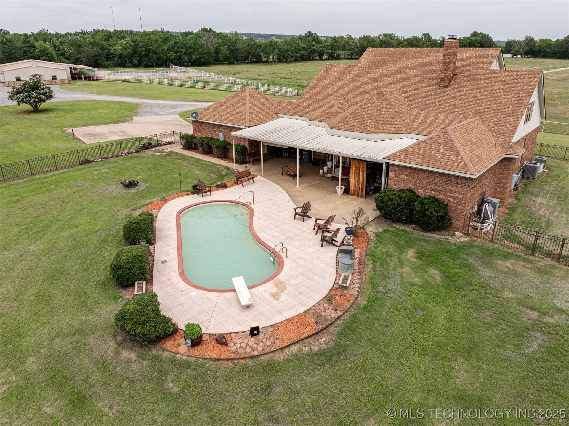 498 Big Horn Property Photo 6