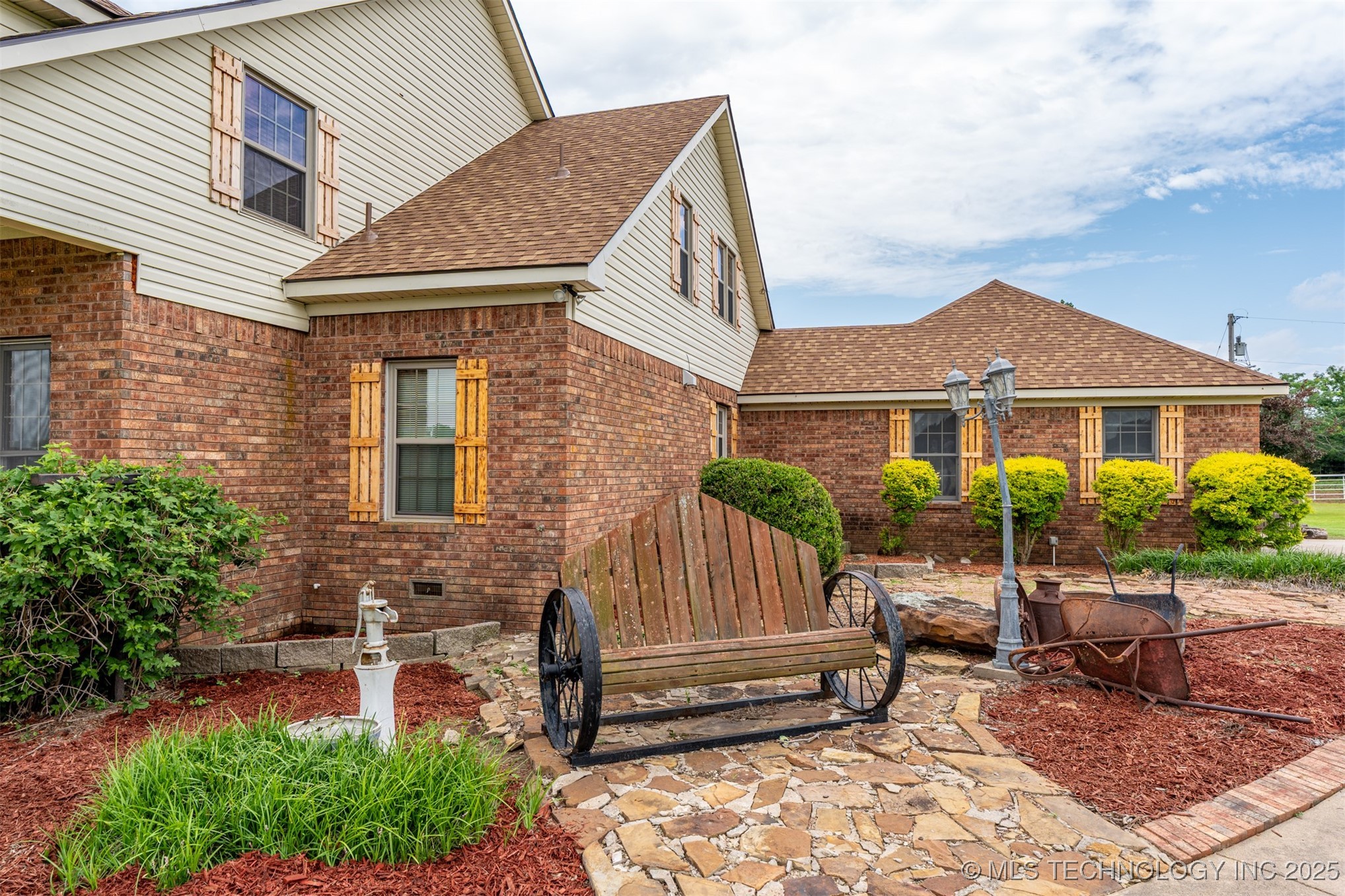 498 Big Horn Property Photo 7