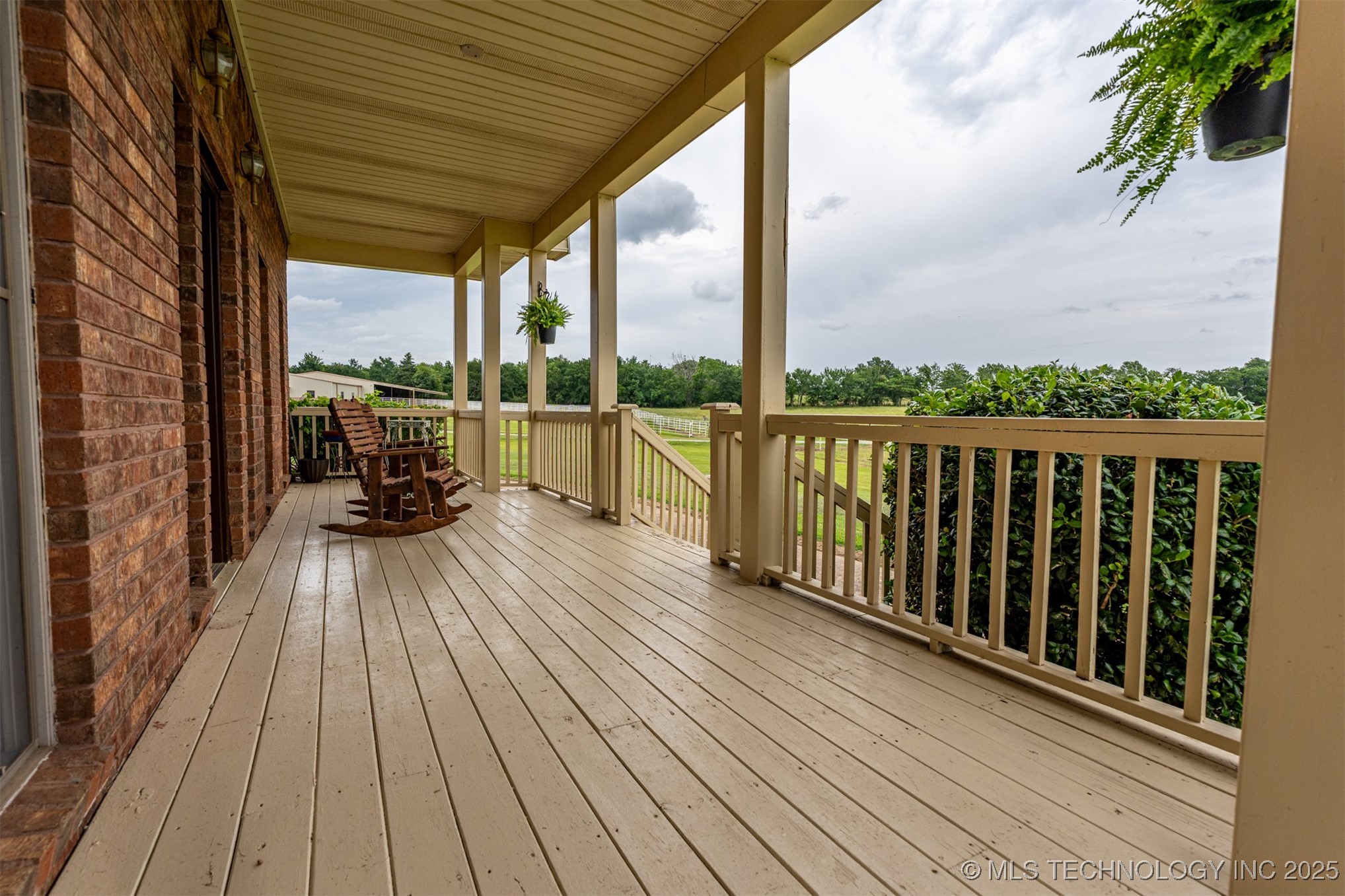 498 Big Horn Property Photo 8