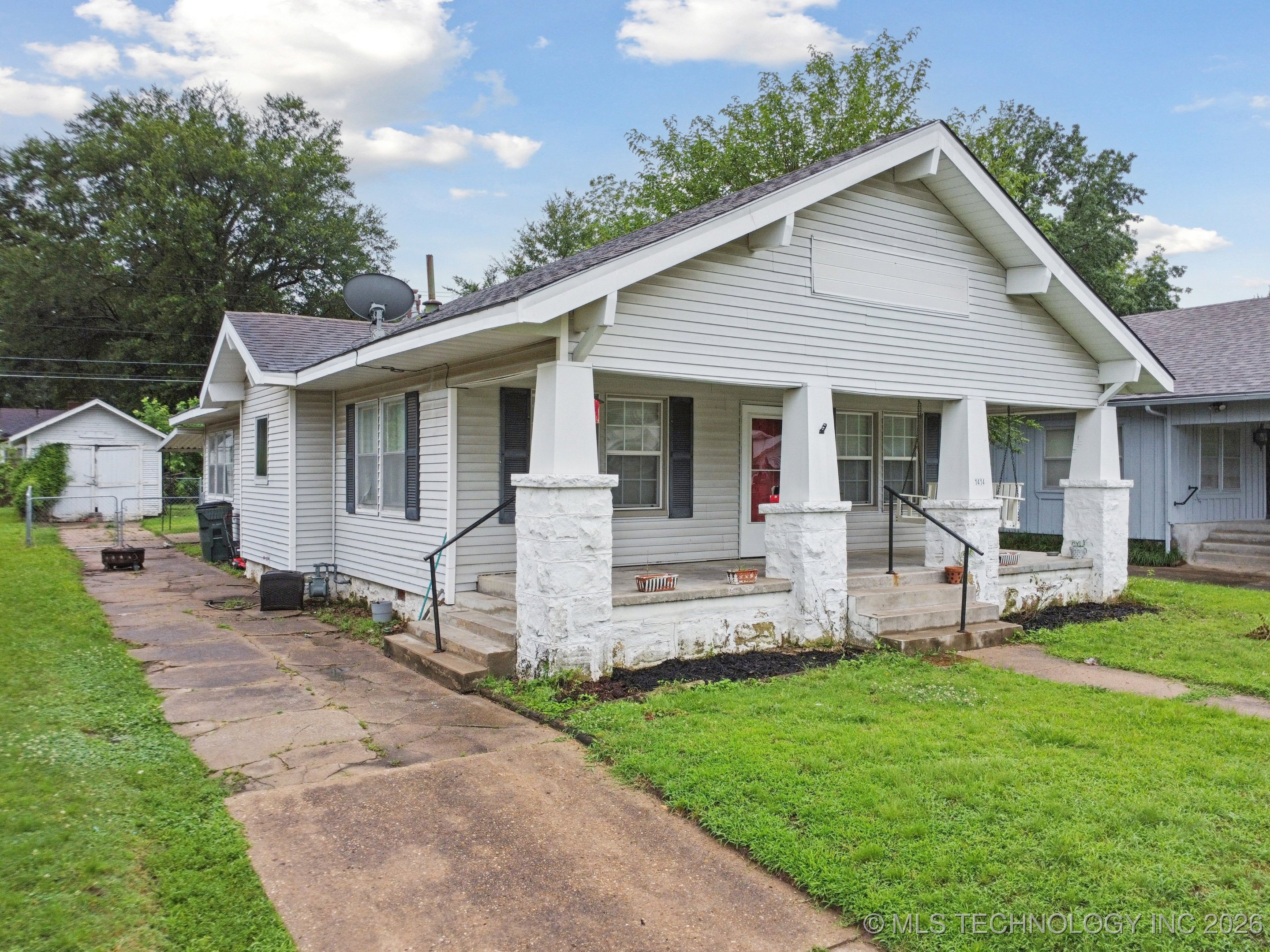 1414 E 8th Street Property Photo 2