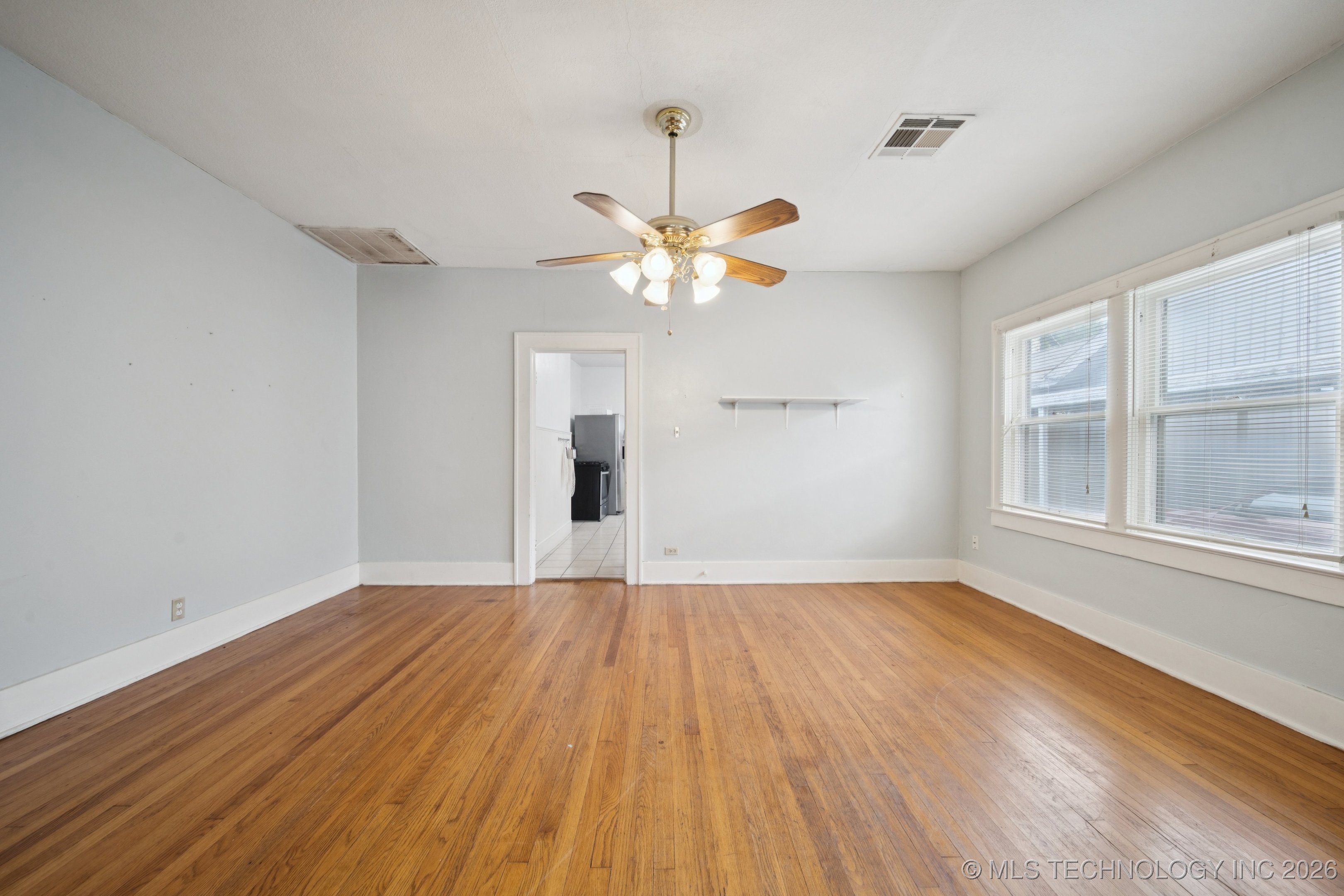 1414 E 8th Street Property Photo 8