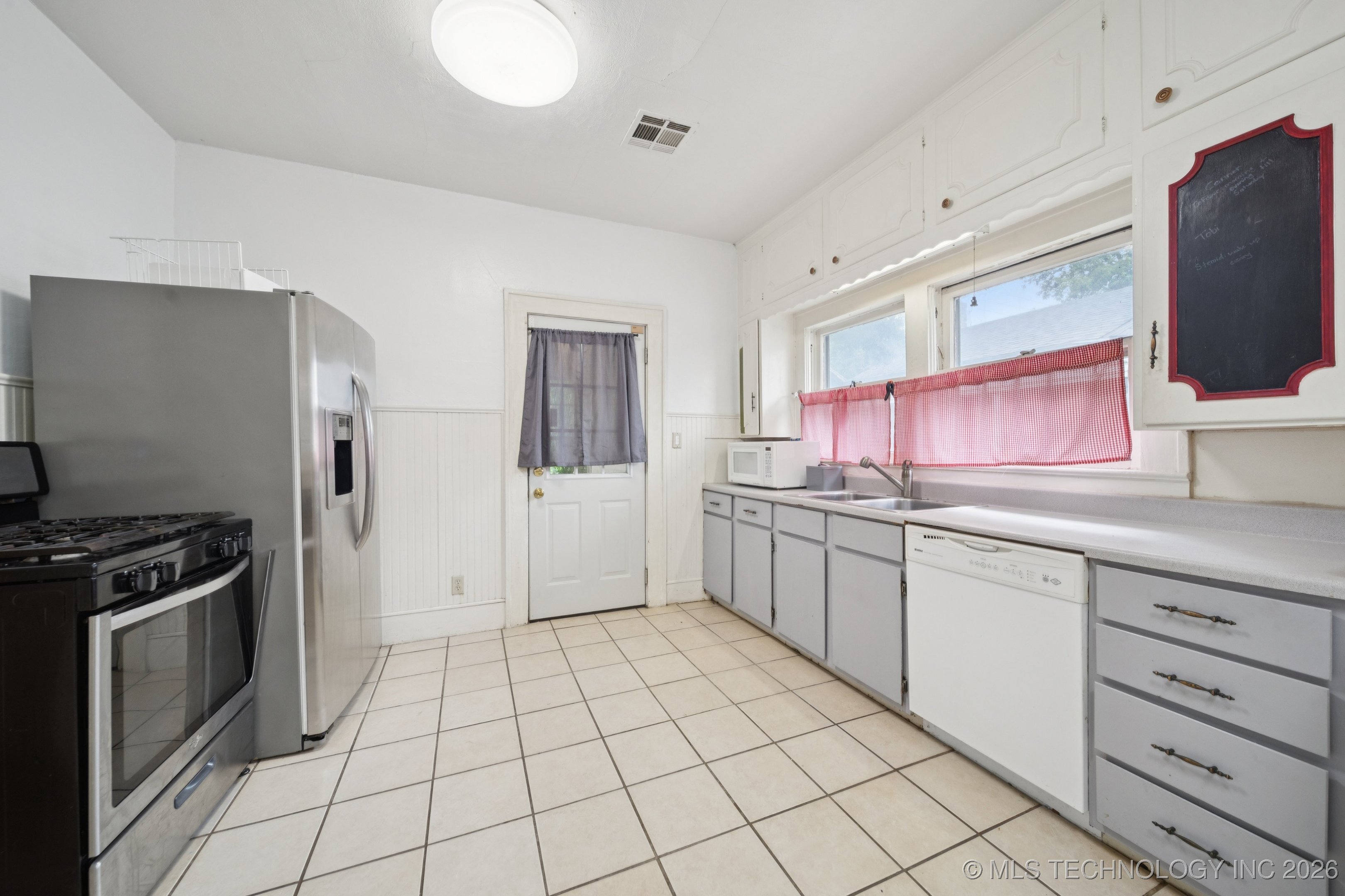 1414 E 8th Street Property Photo 11