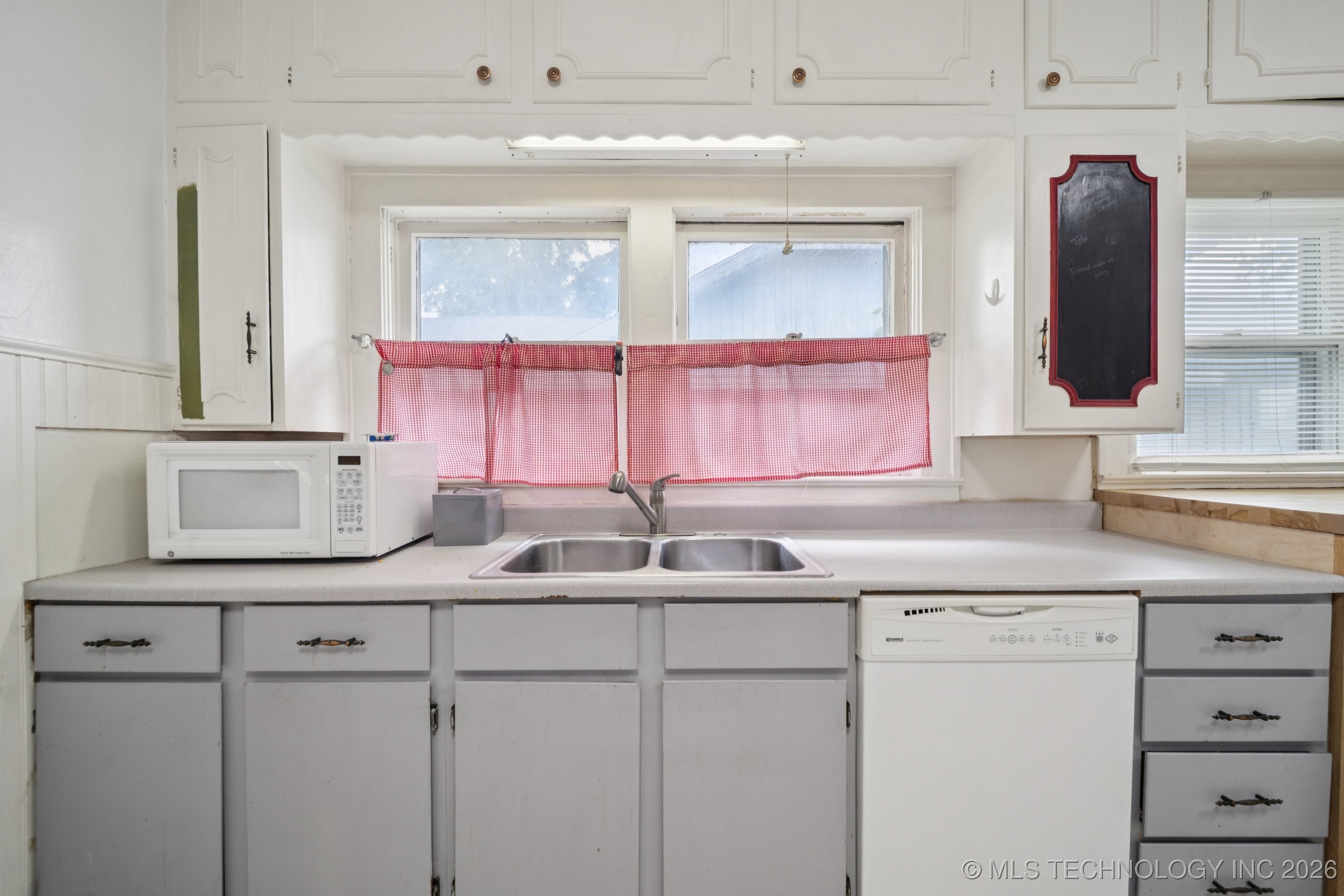 1414 E 8th Street Property Photo 12