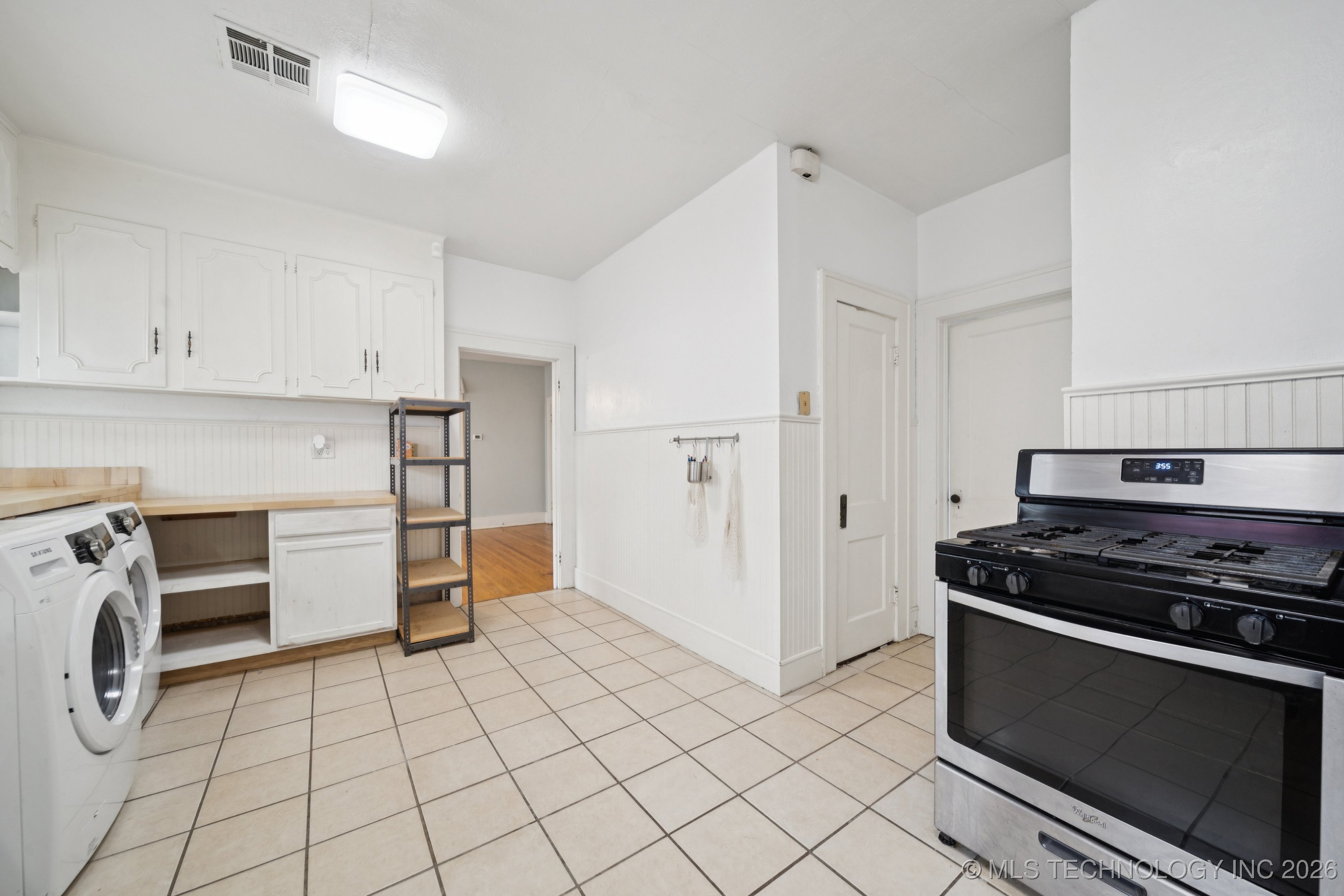 1414 E 8th Street Property Photo 13