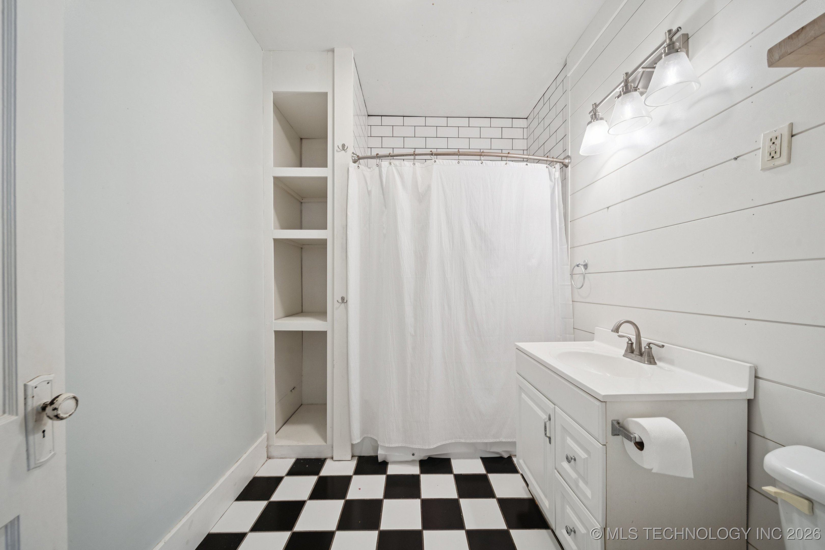 1414 E 8th Street Property Photo 17