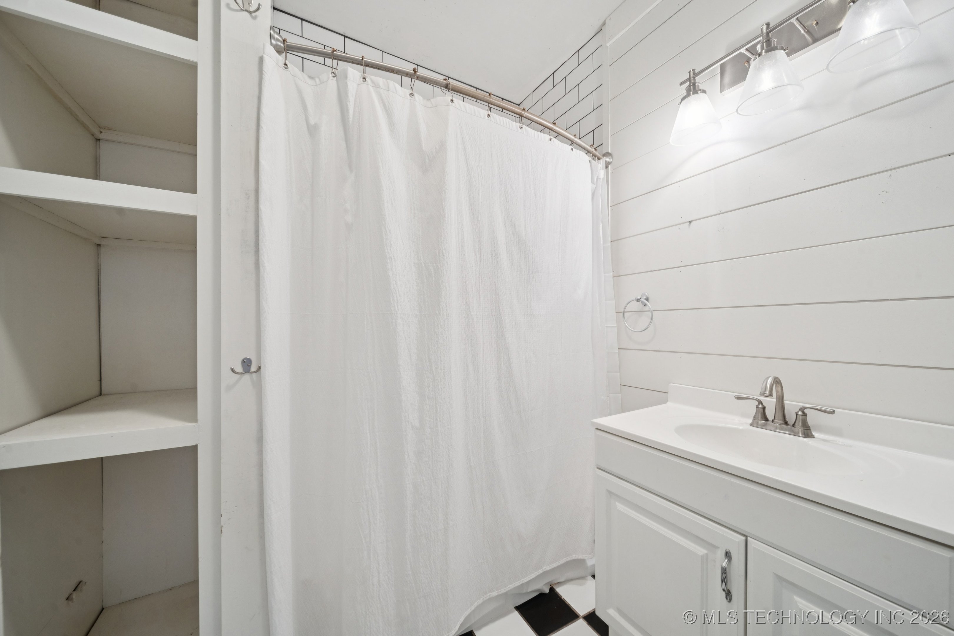 1414 E 8th Street Property Photo 18