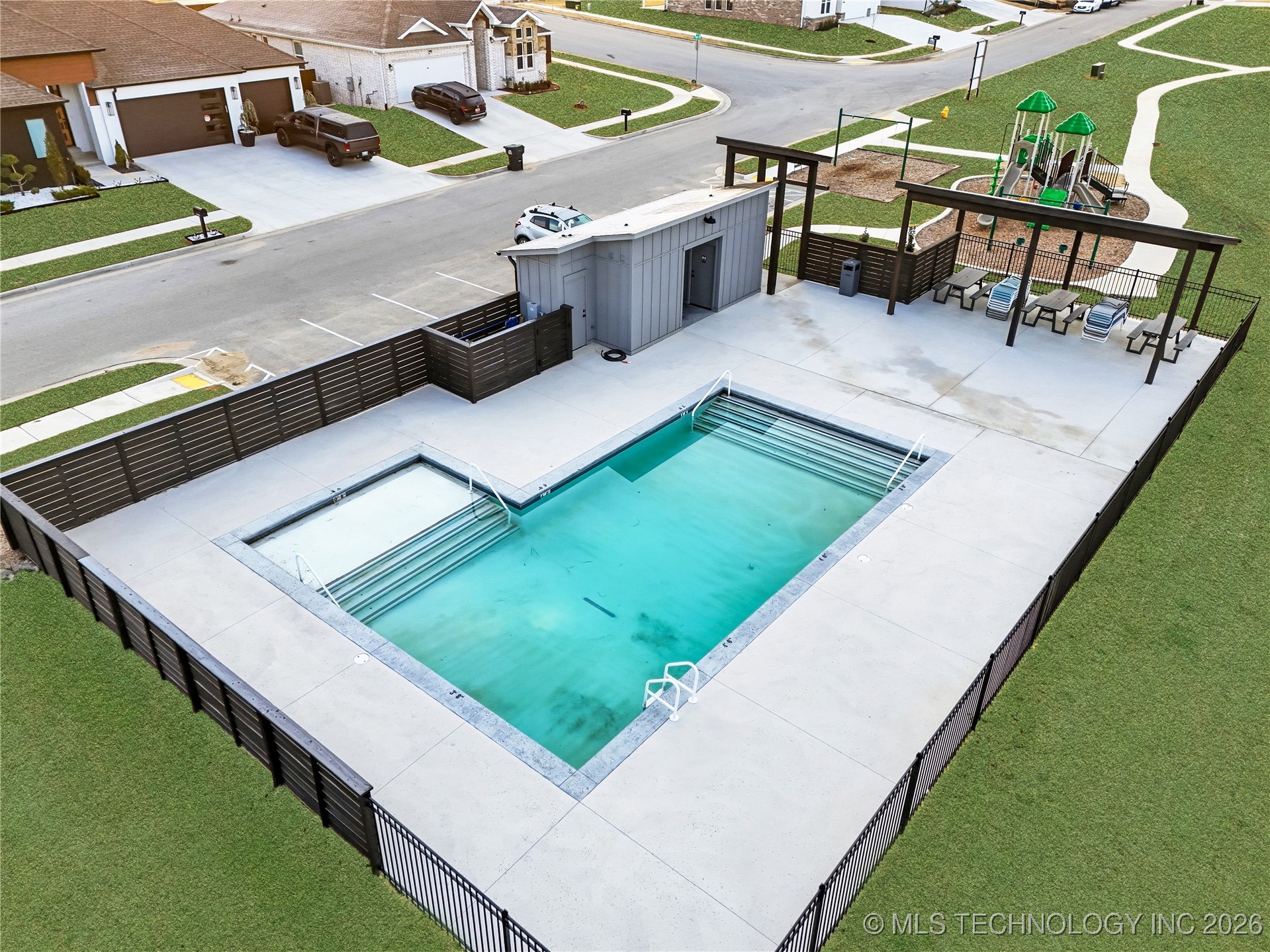 2052 E 128th Place S Property Photo 5