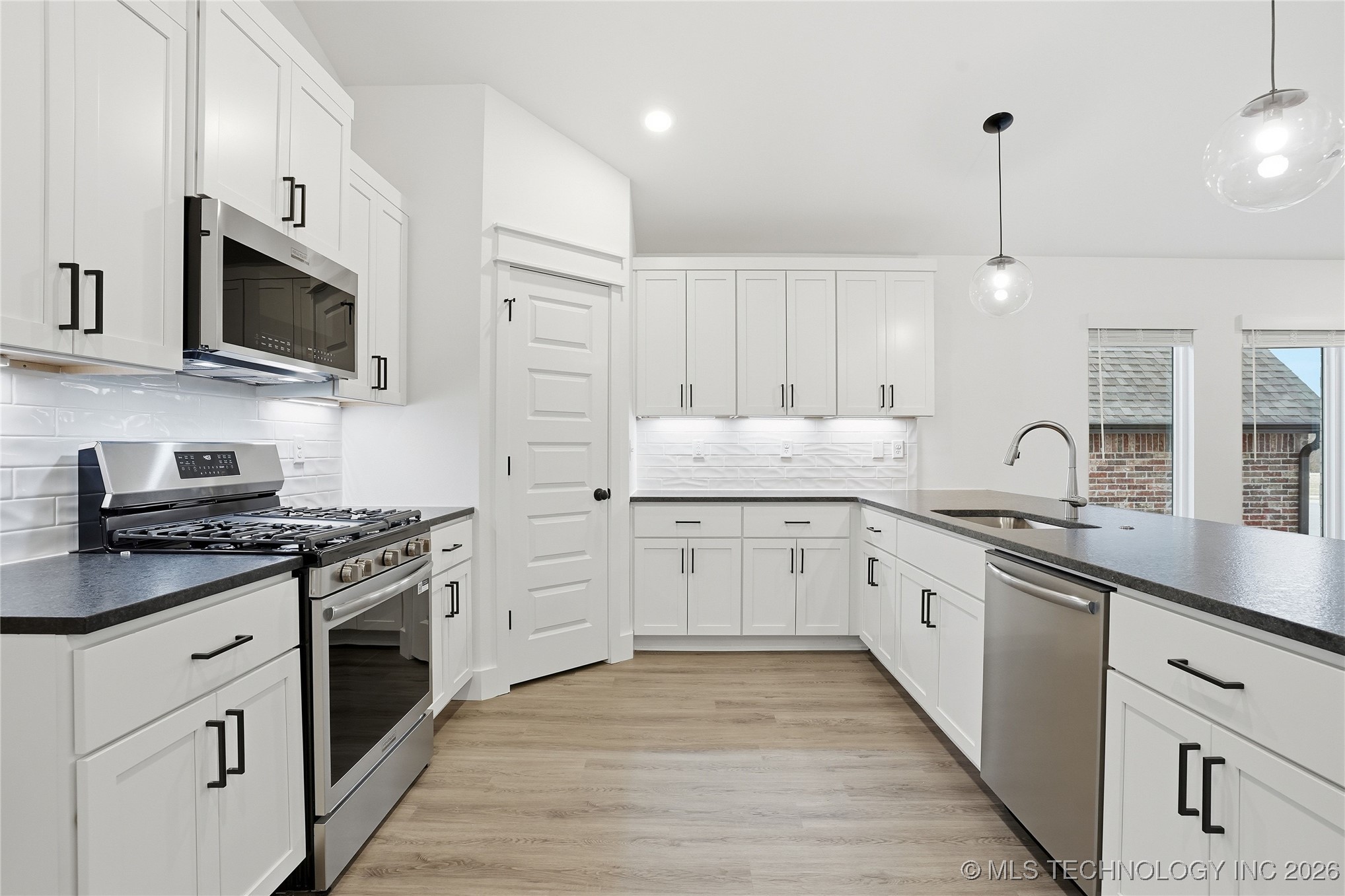 2052 E 128th Place S Property Photo 32