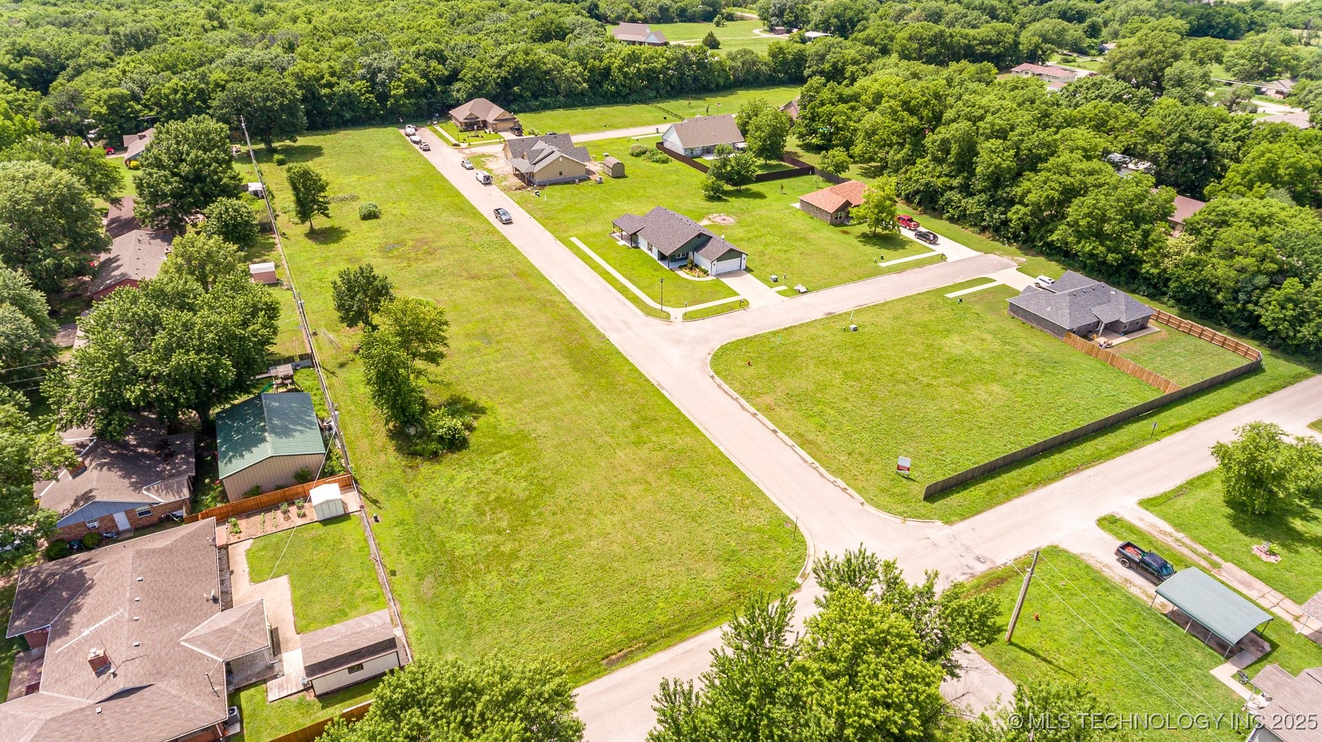 703 Sooner Place Property Photo 2