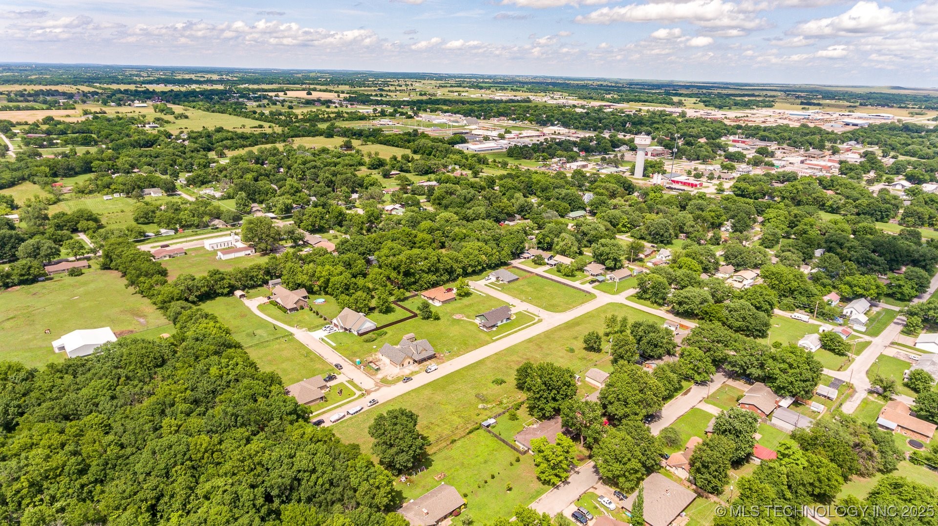 416 W 7th Street Property Photo 8